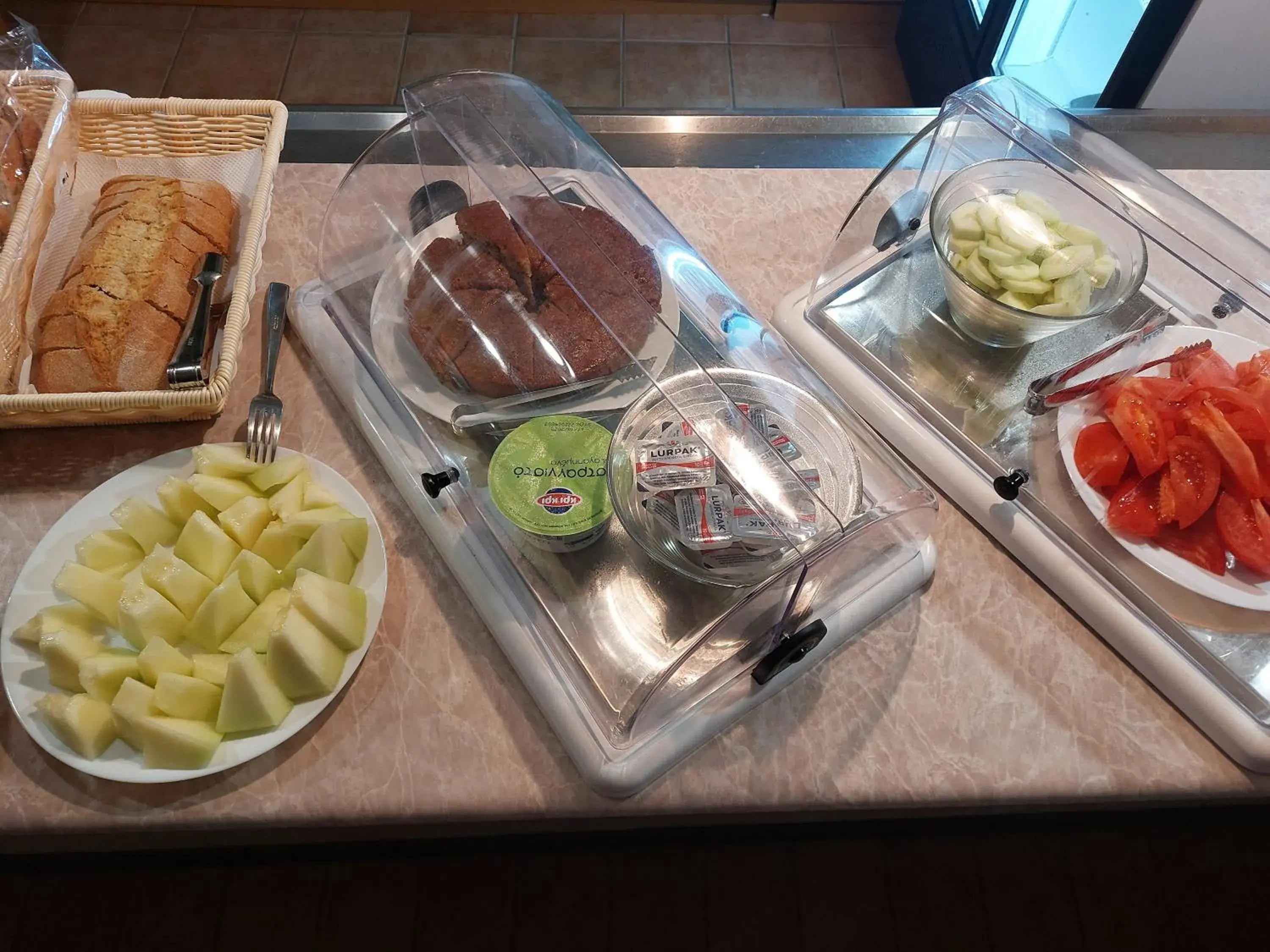 Buffet breakfast in Seafront Studios and Apartments Buffet breakfast in Seafront Studios and Apartments