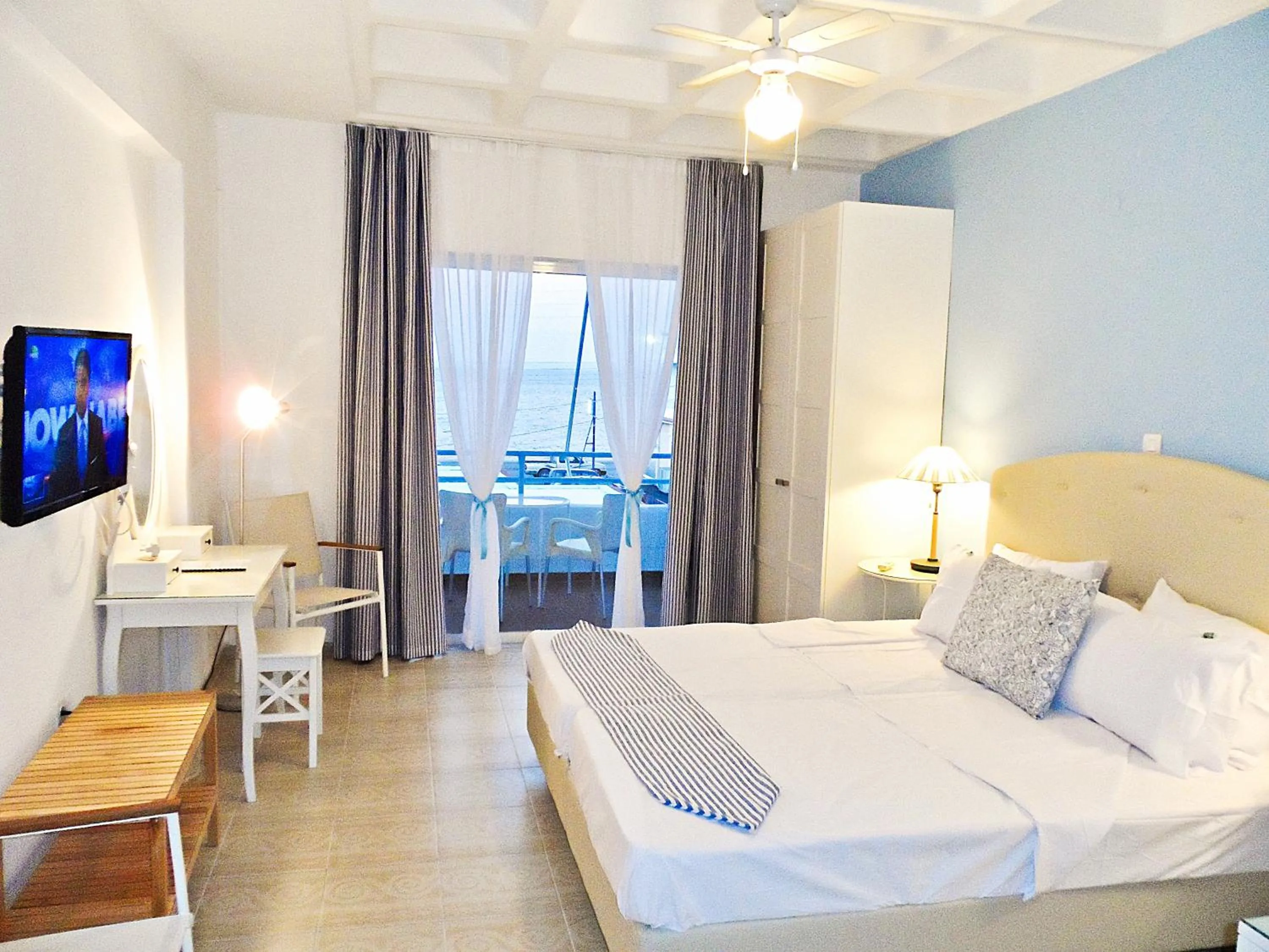 Bed in Seafront Studios and Apartments