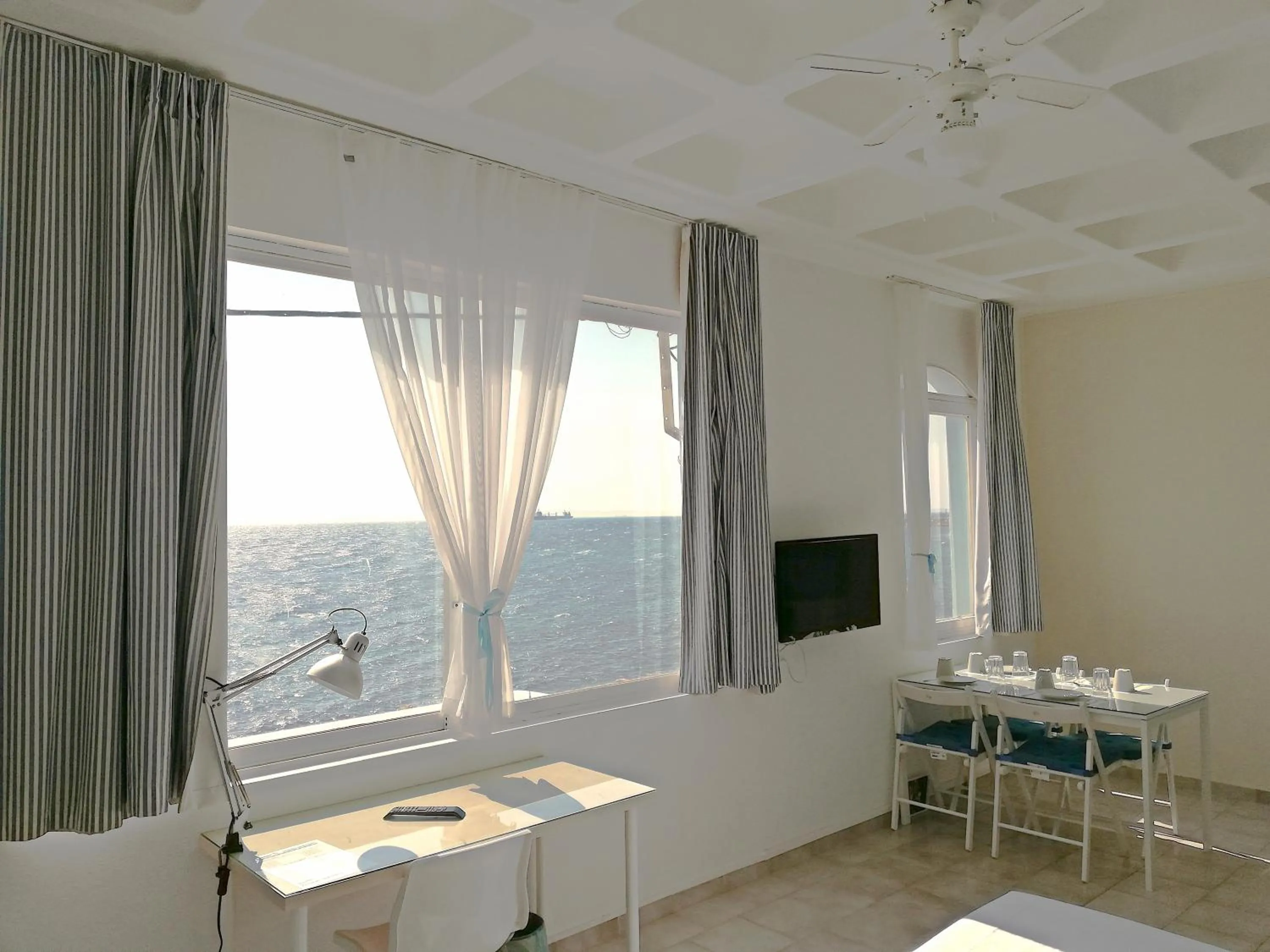 Seafront Studios and Apartments