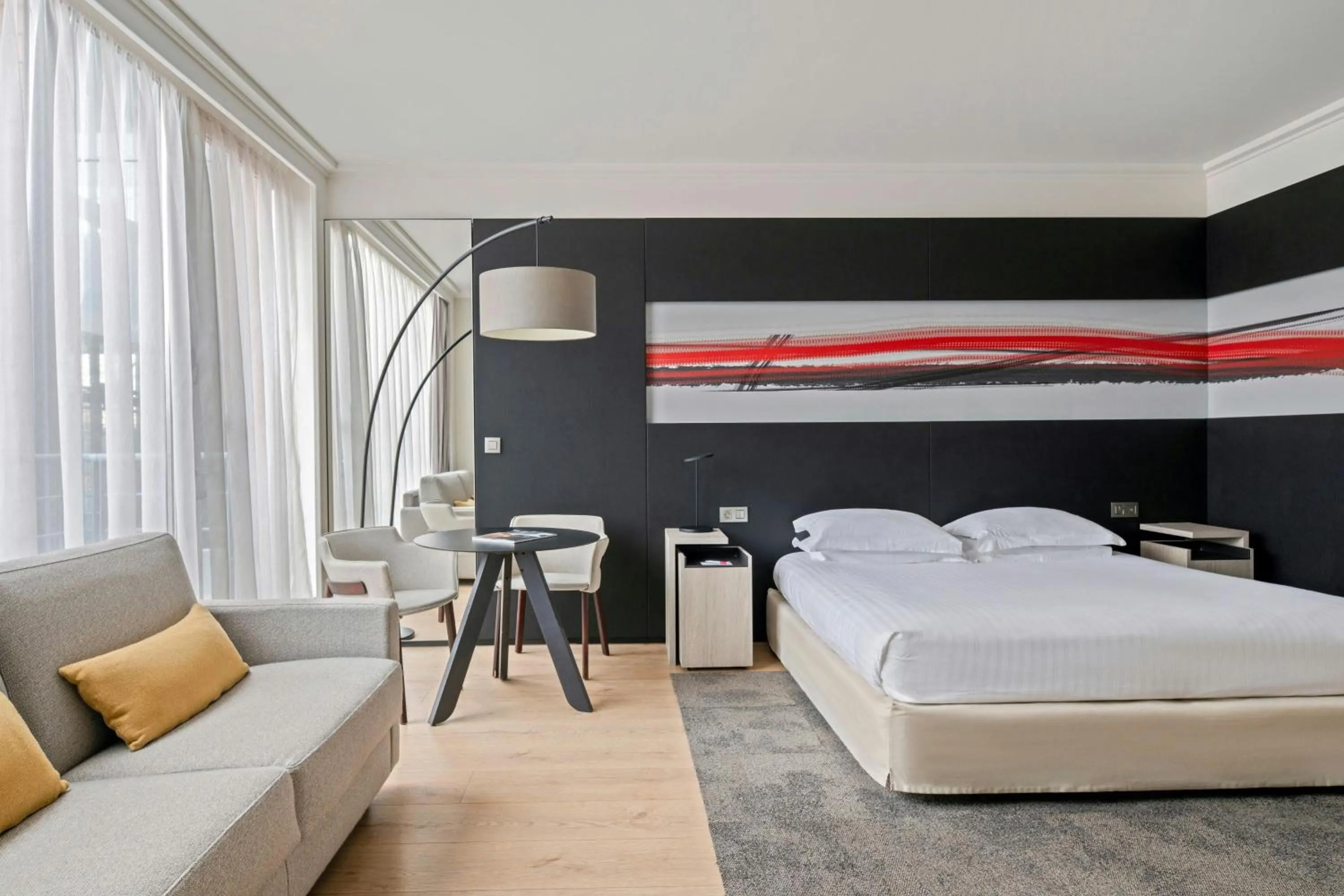 Photo of the whole room, Bed in Lyon Marriott Hotel Cité Internationale