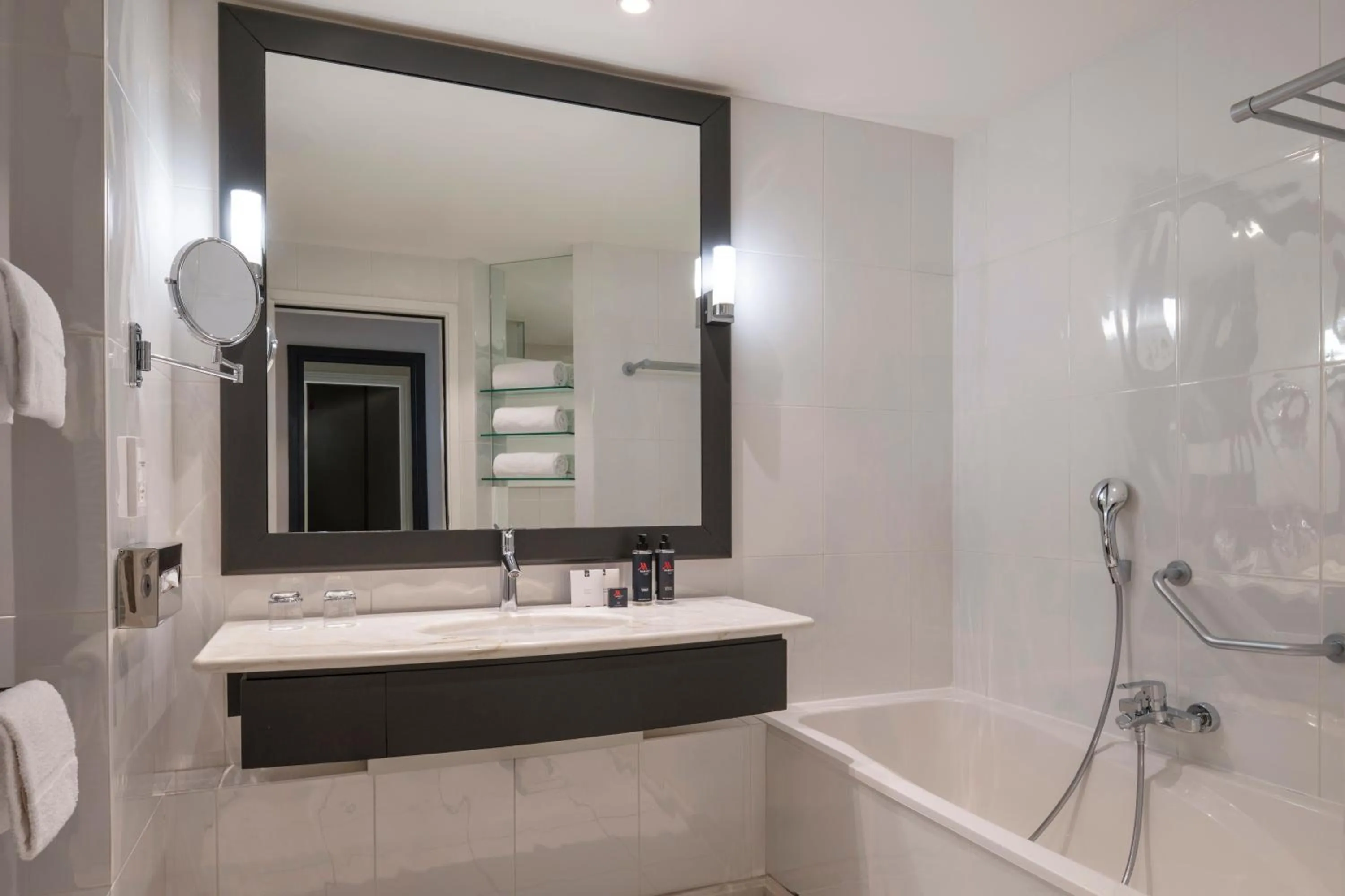 Bathroom in Lyon Marriott Hotel Cité Internationale