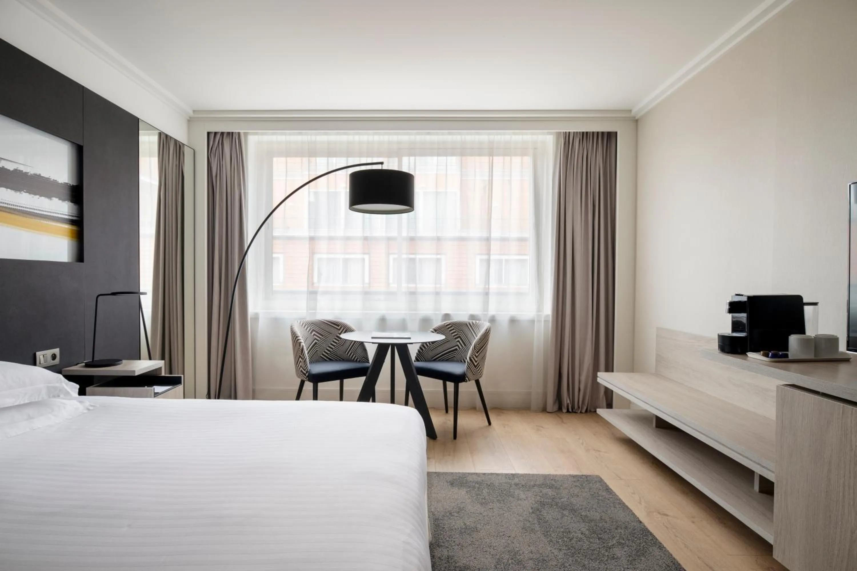 Photo of the whole room, Bed in Lyon Marriott Hotel Cité Internationale