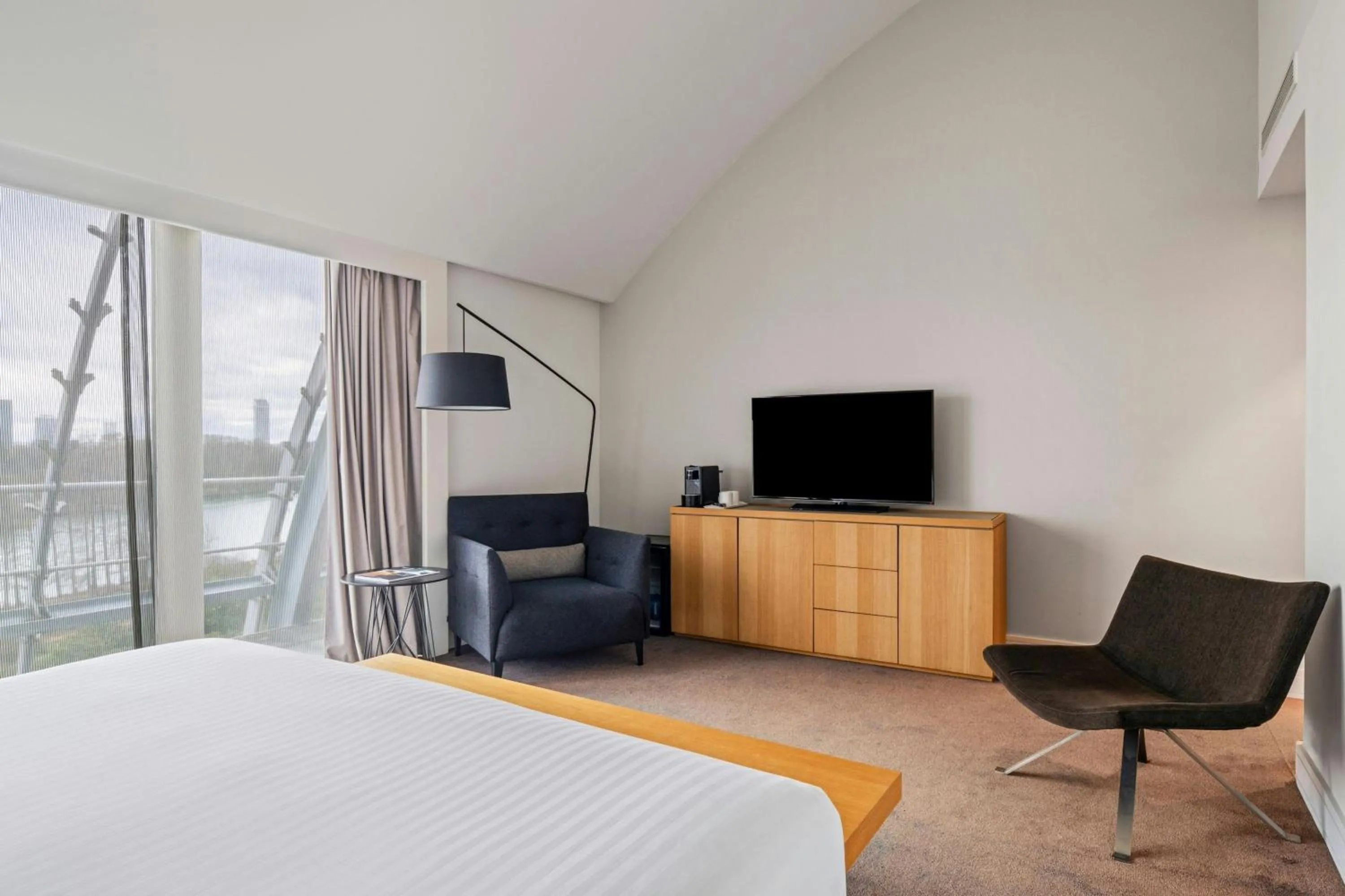 Photo of the whole room, Bed in Lyon Marriott Hotel Cité Internationale