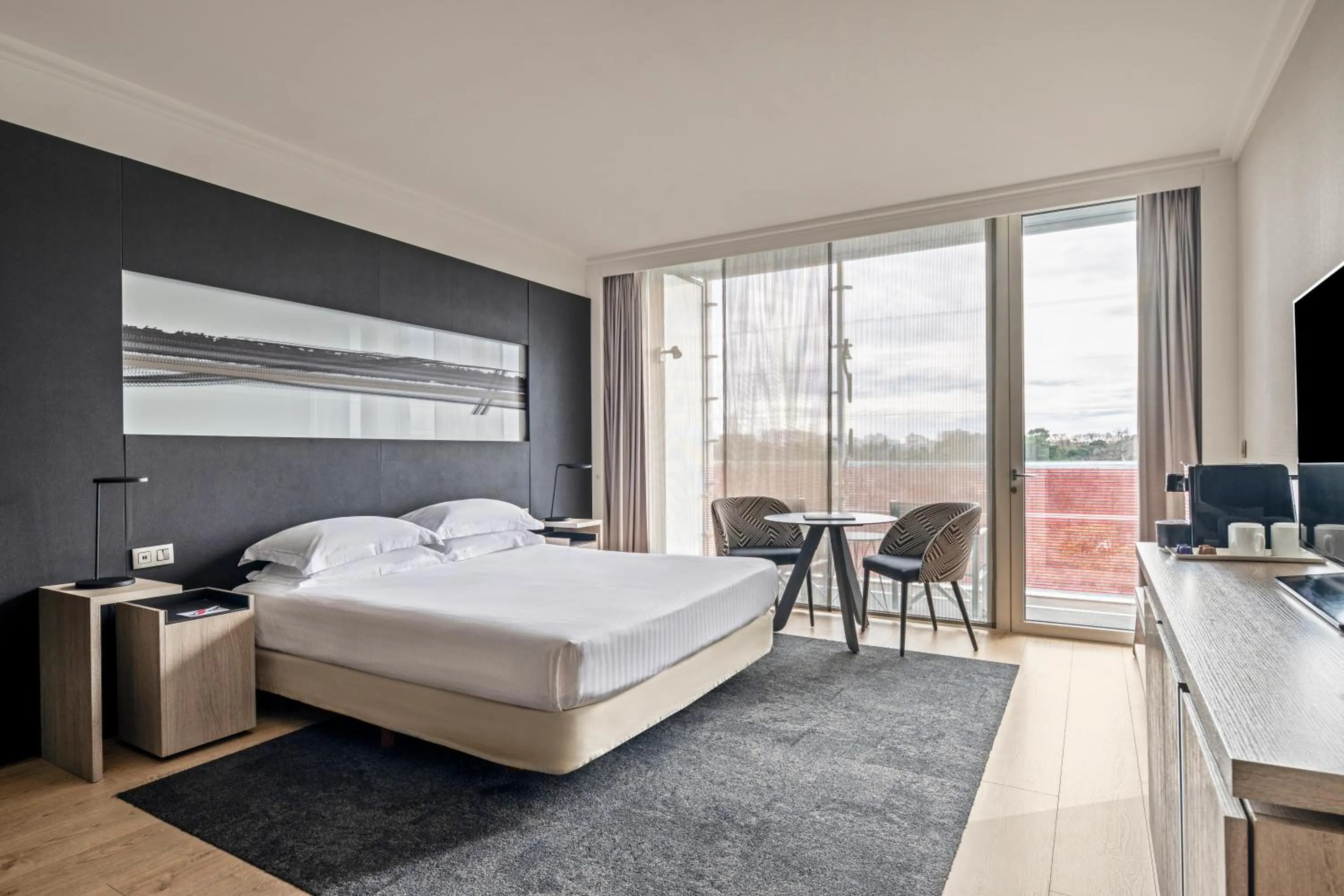 Photo of the whole room, Bed in Lyon Marriott Hotel Cité Internationale