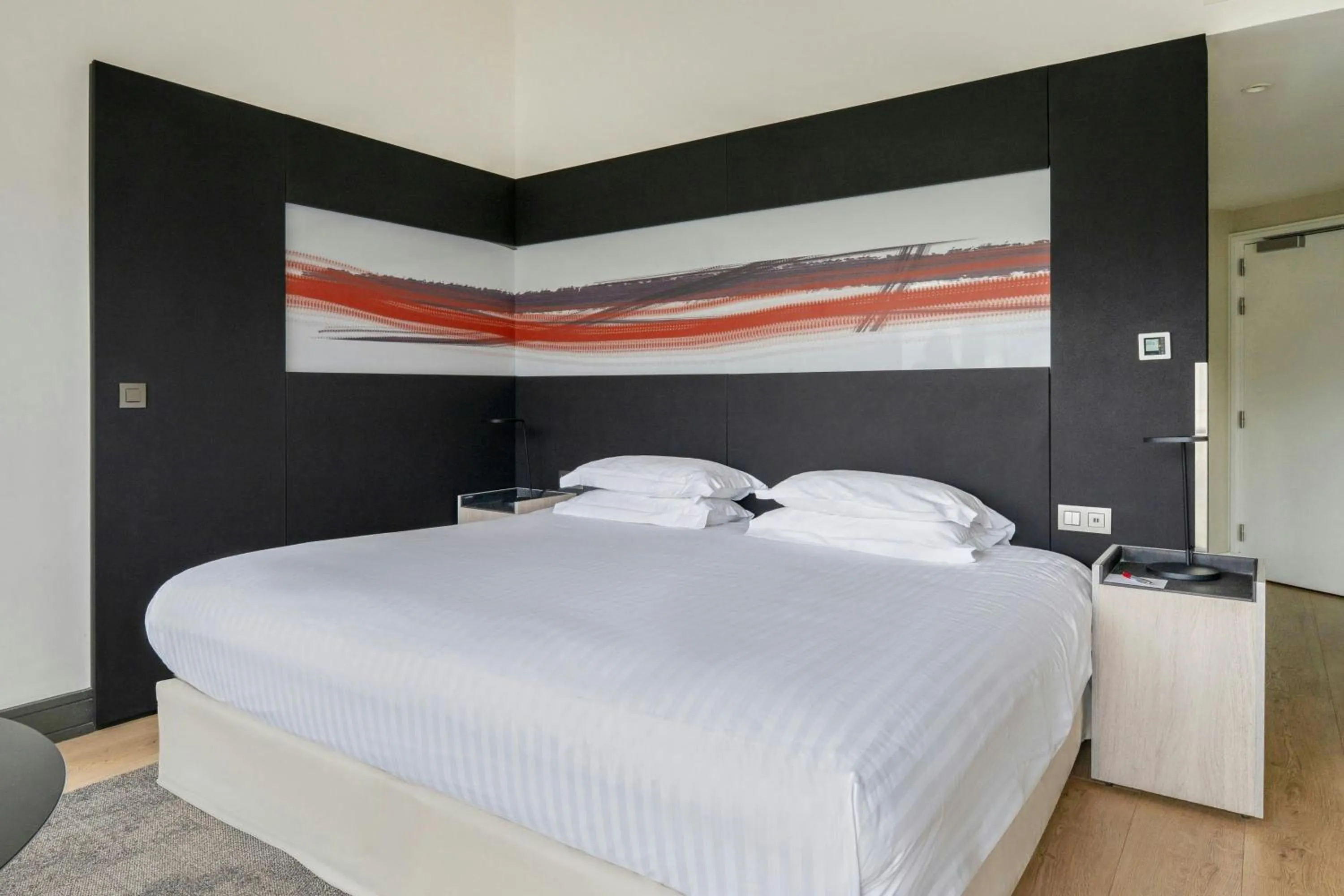 Photo of the whole room, Bed in Lyon Marriott Hotel Cité Internationale