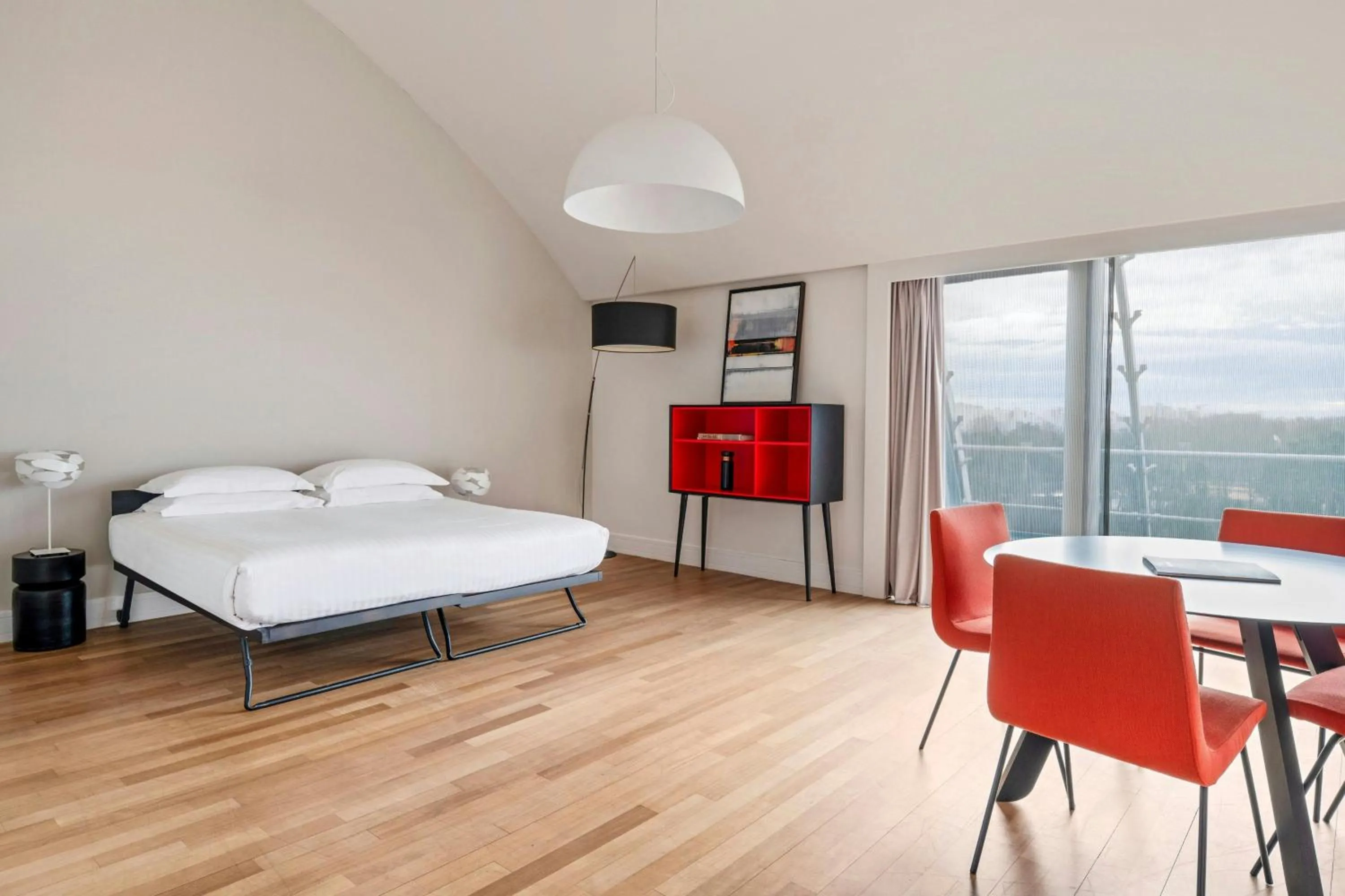 Photo of the whole room, Bed in Lyon Marriott Hotel Cité Internationale