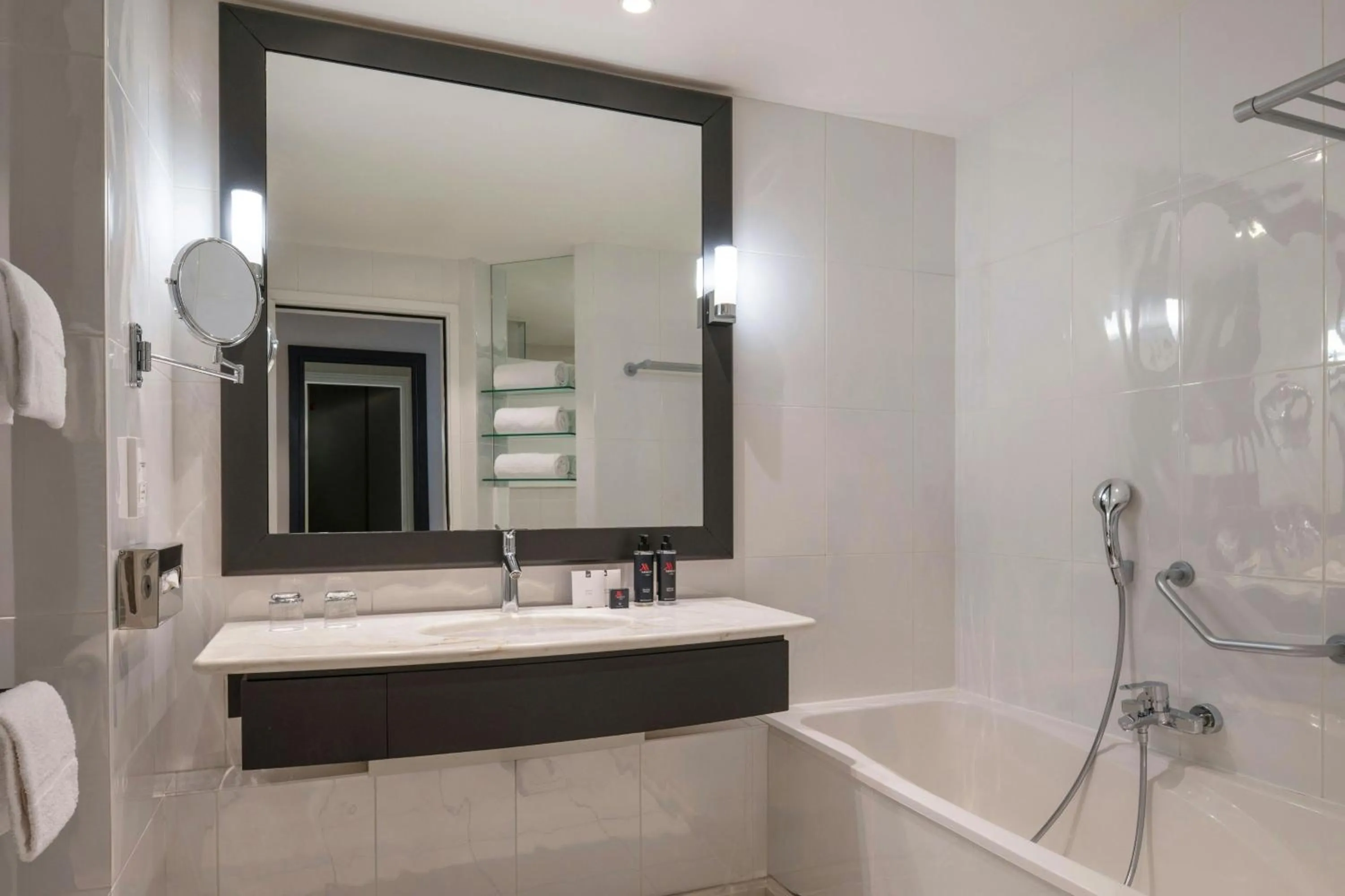 Bathroom in Lyon Marriott Hotel Cité Internationale