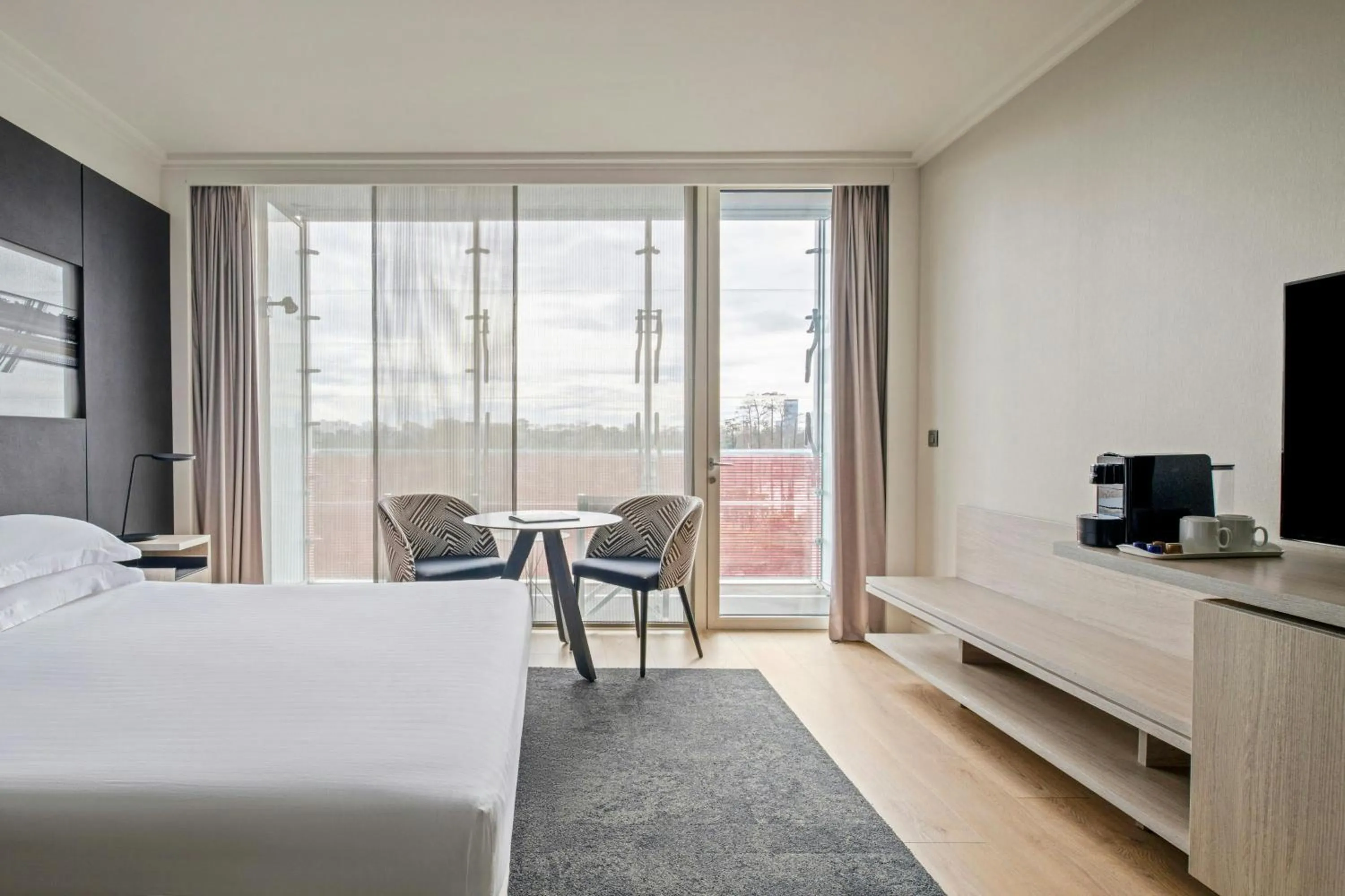 Photo of the whole room, Bed in Lyon Marriott Hotel Cité Internationale
