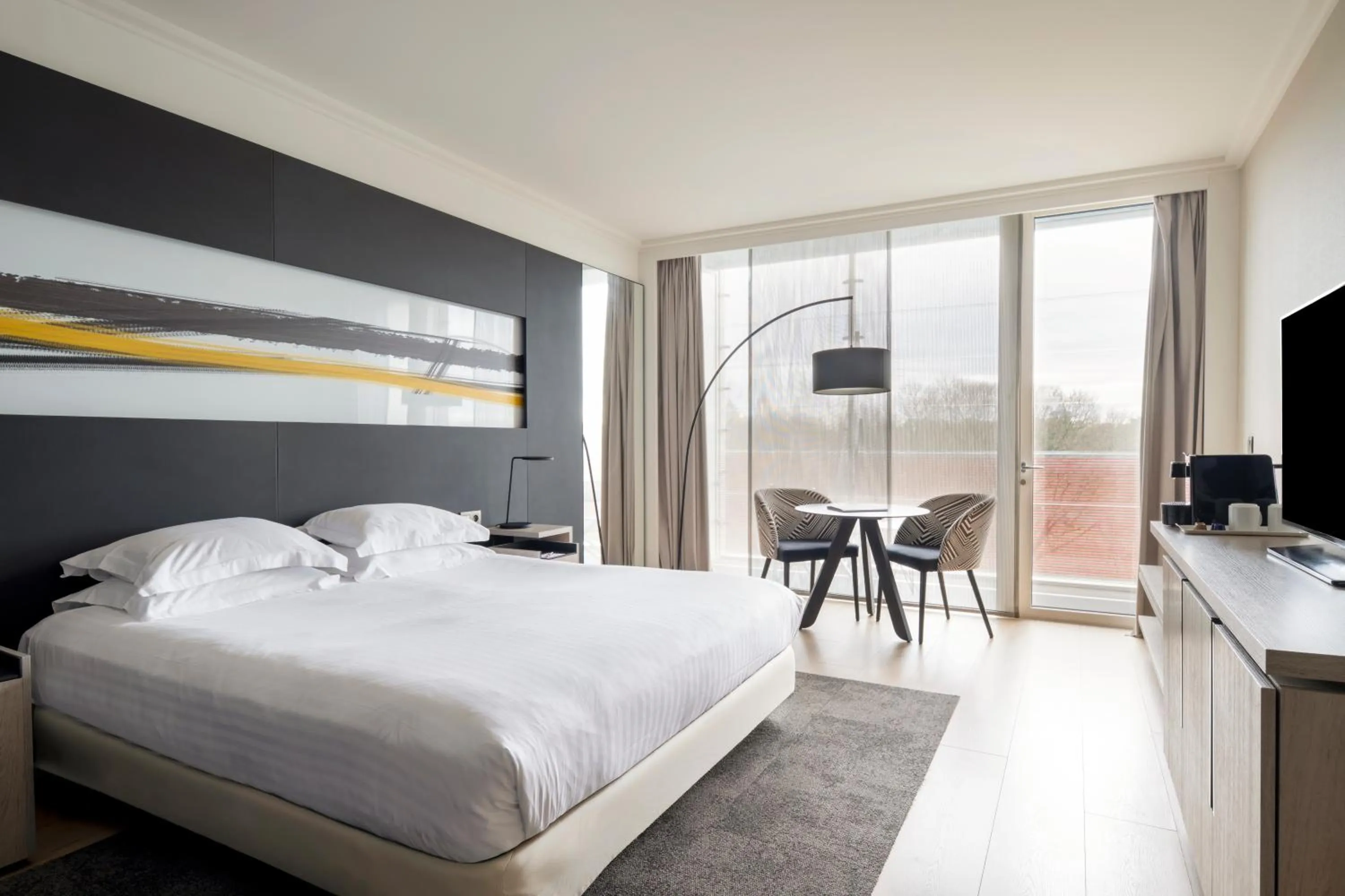 Balcony/Terrace, Bed in Lyon Marriott Hotel Cité Internationale