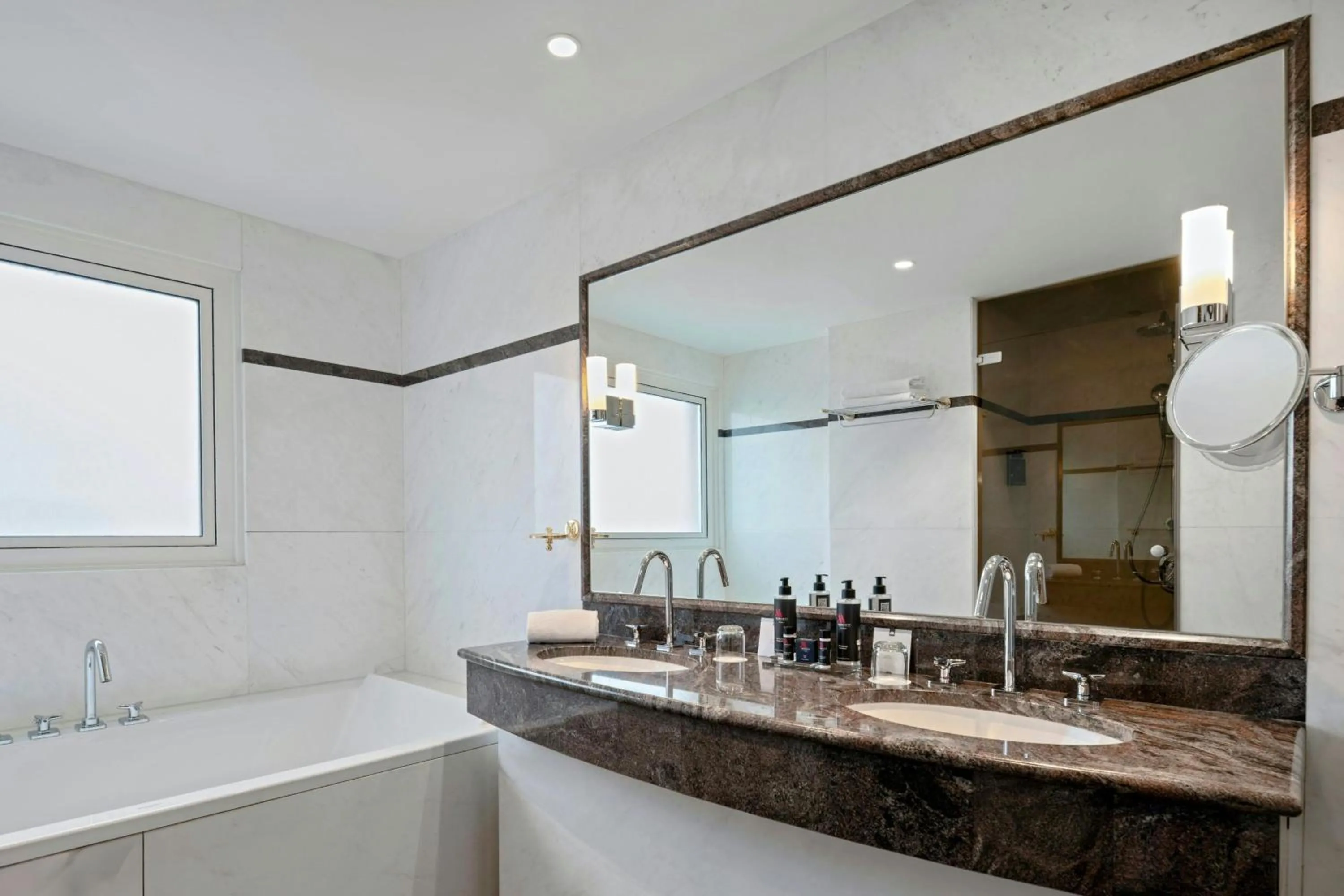 Bathroom in Lyon Marriott Hotel Cité Internationale