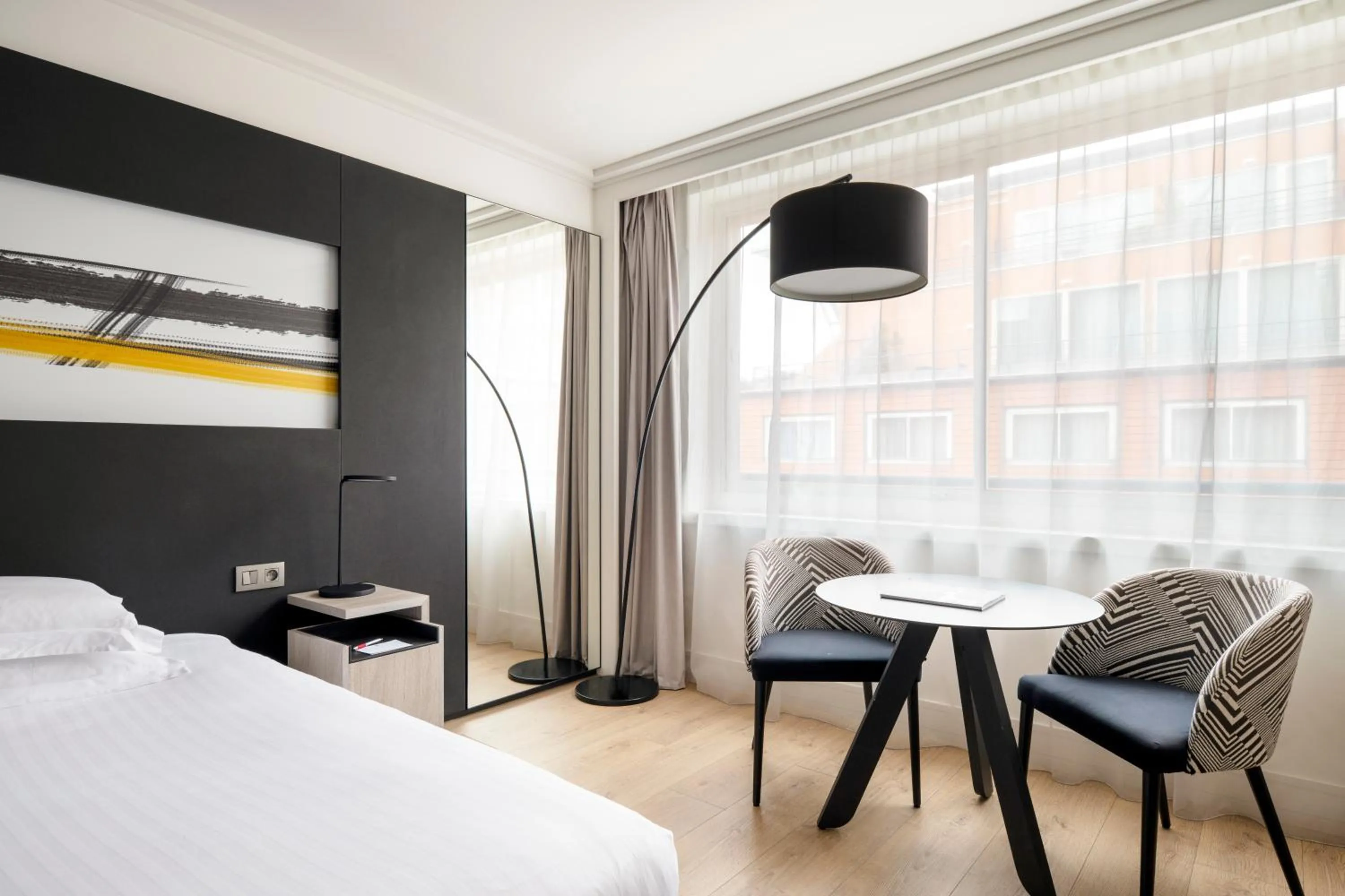 Seating area, Bed in Lyon Marriott Hotel Cité Internationale