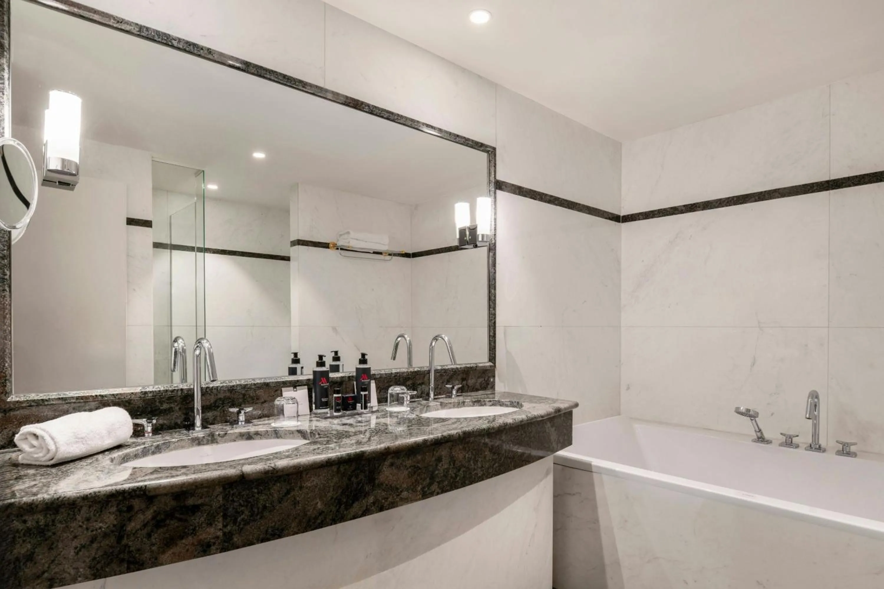 Bathroom in Lyon Marriott Hotel Cité Internationale