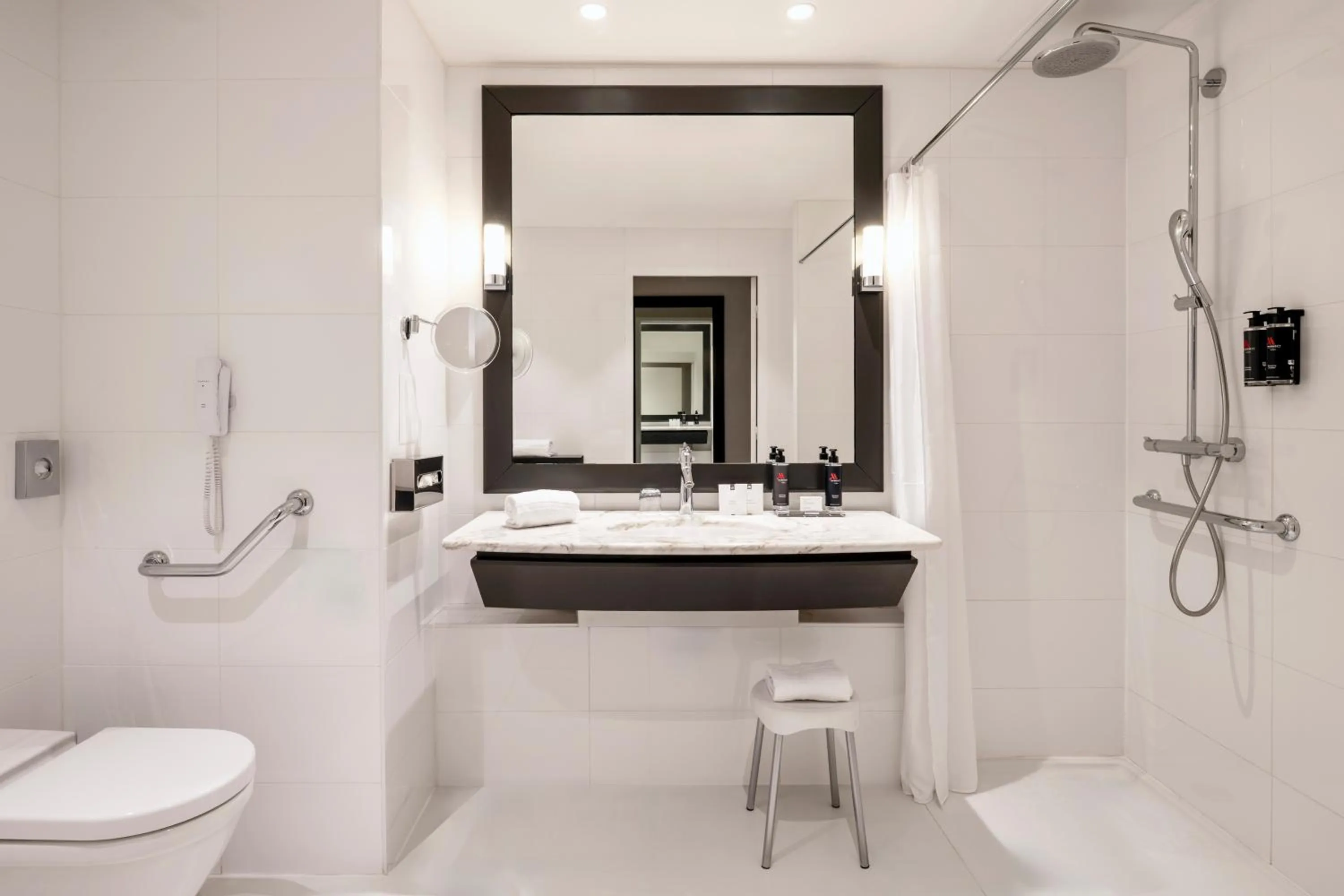 Shower in Lyon Marriott Hotel Cité Internationale