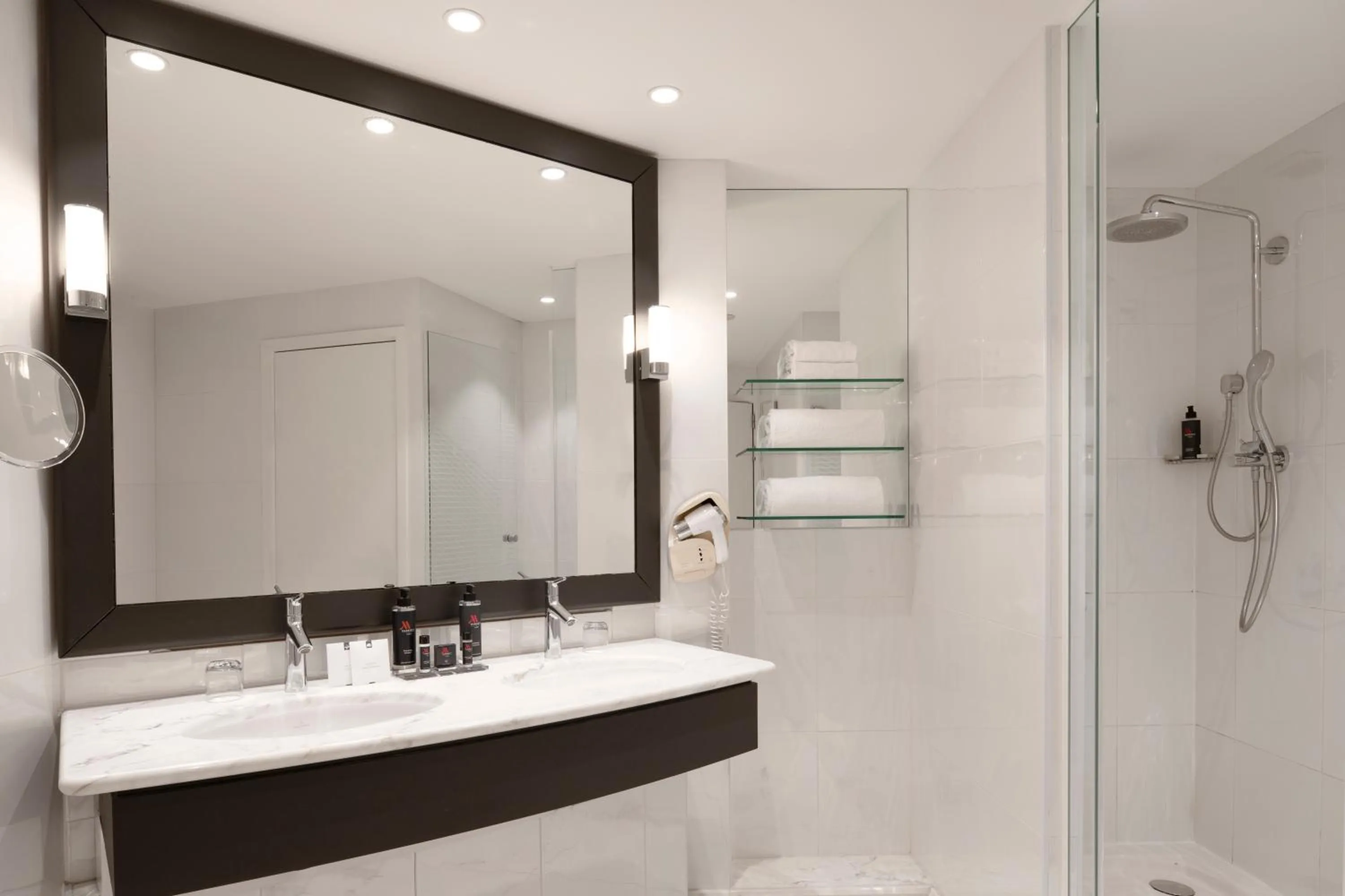 Shower in Lyon Marriott Hotel Cité Internationale