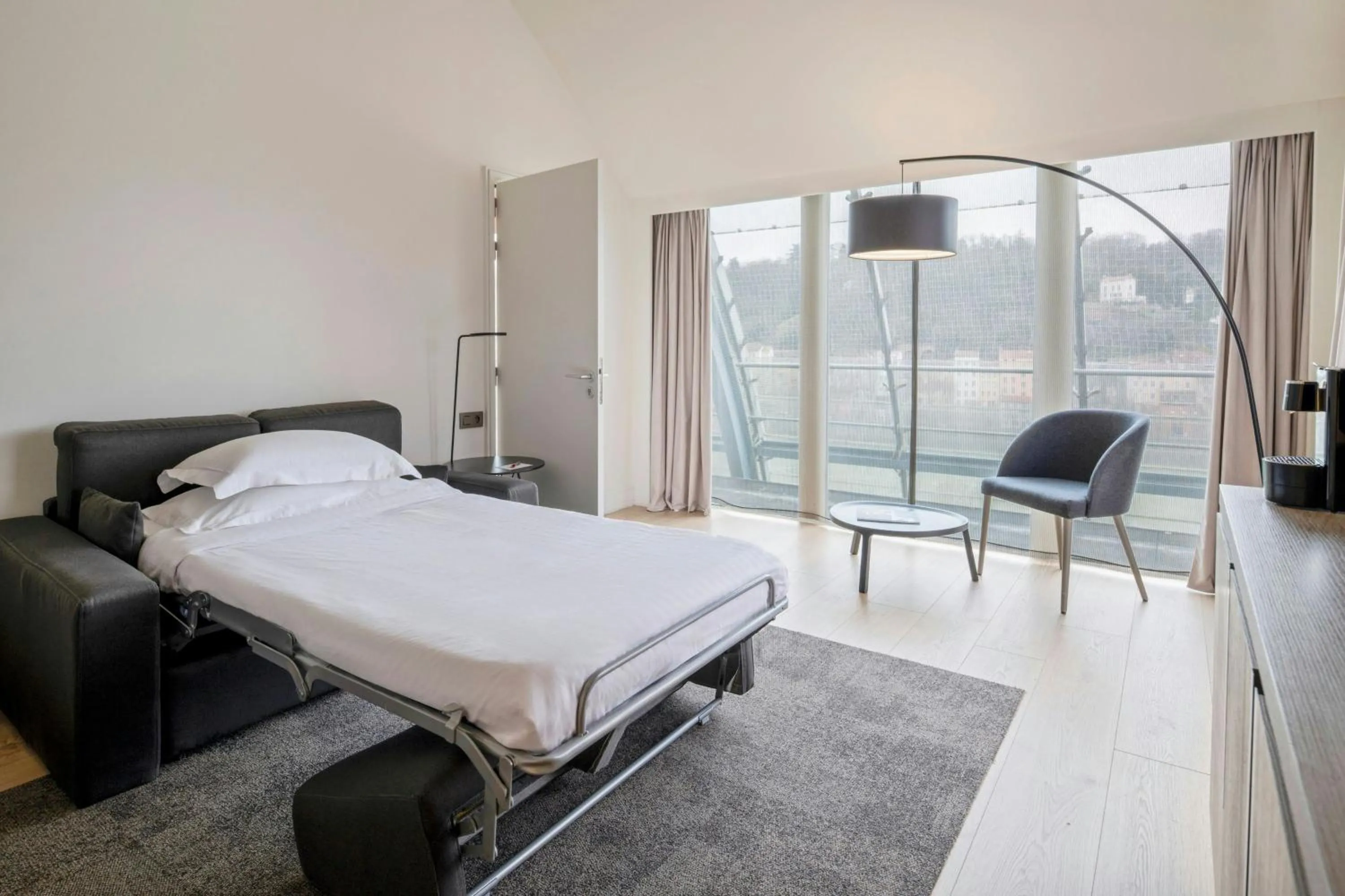 Photo of the whole room, Bed in Lyon Marriott Hotel Cité Internationale