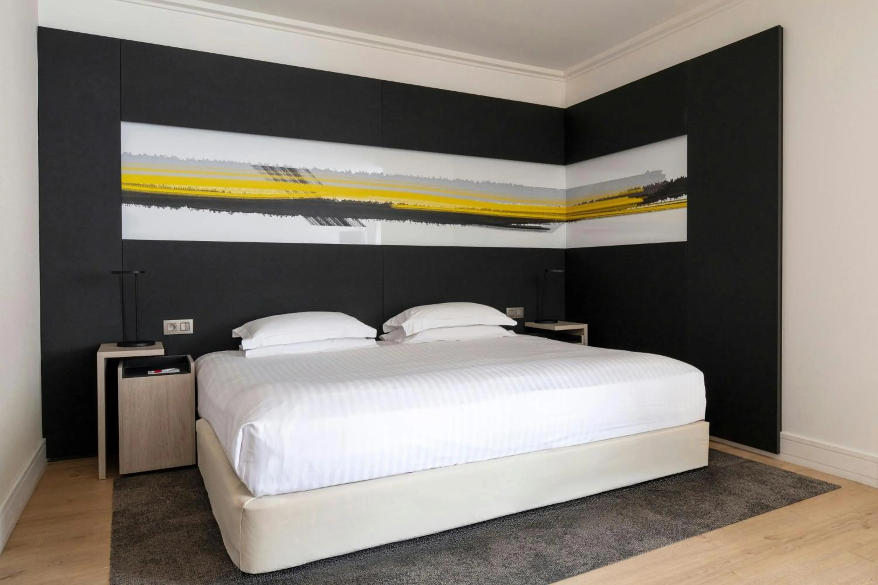 Photo of the whole room, Bed in Lyon Marriott Hotel Cité Internationale