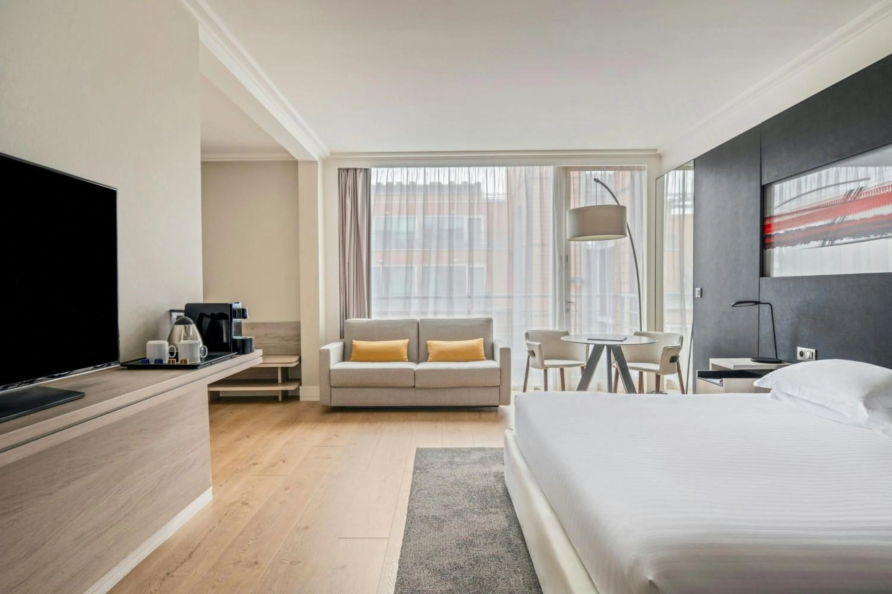 Photo of the whole room, Bed in Lyon Marriott Hotel Cité Internationale