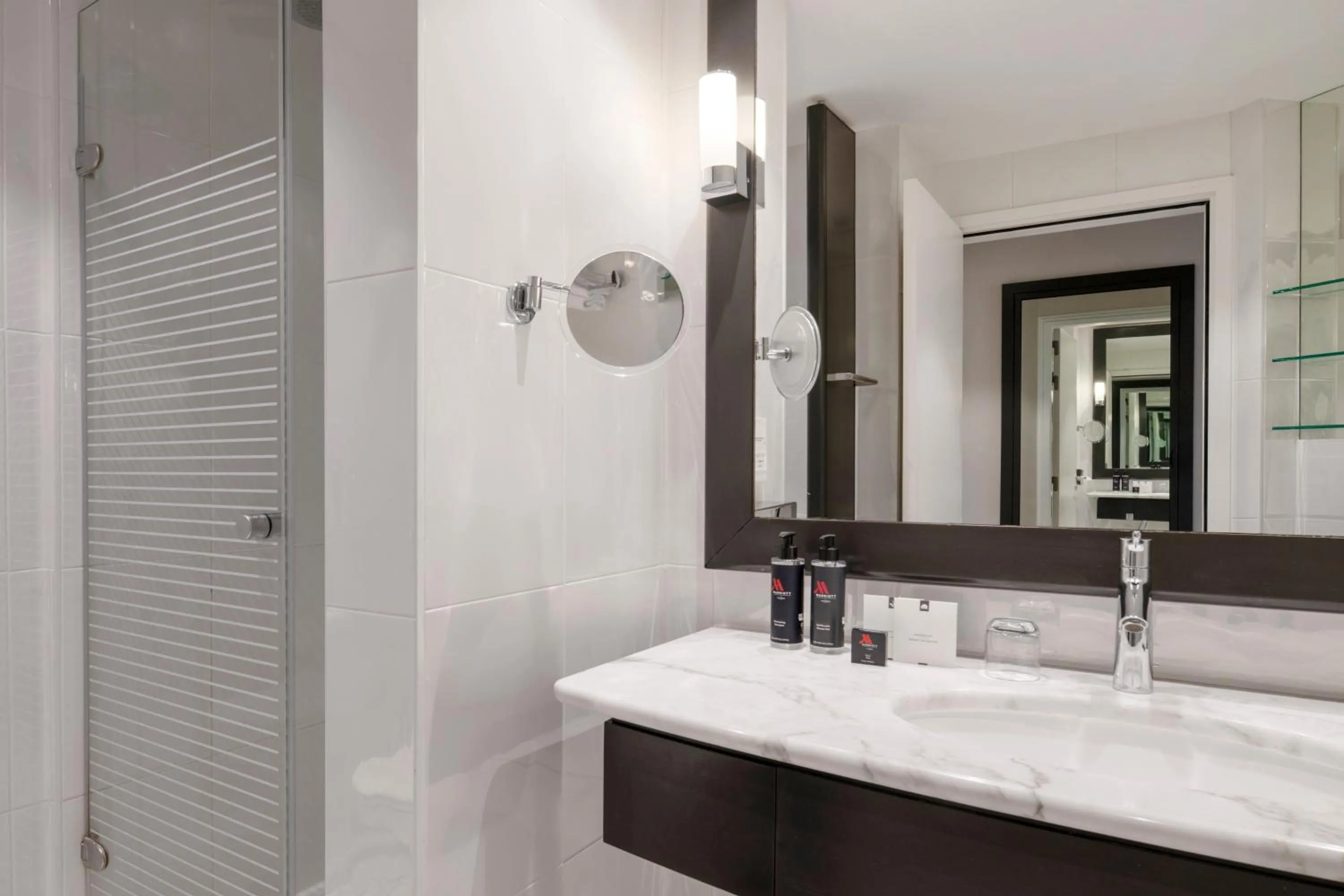 Shower in Lyon Marriott Hotel Cité Internationale