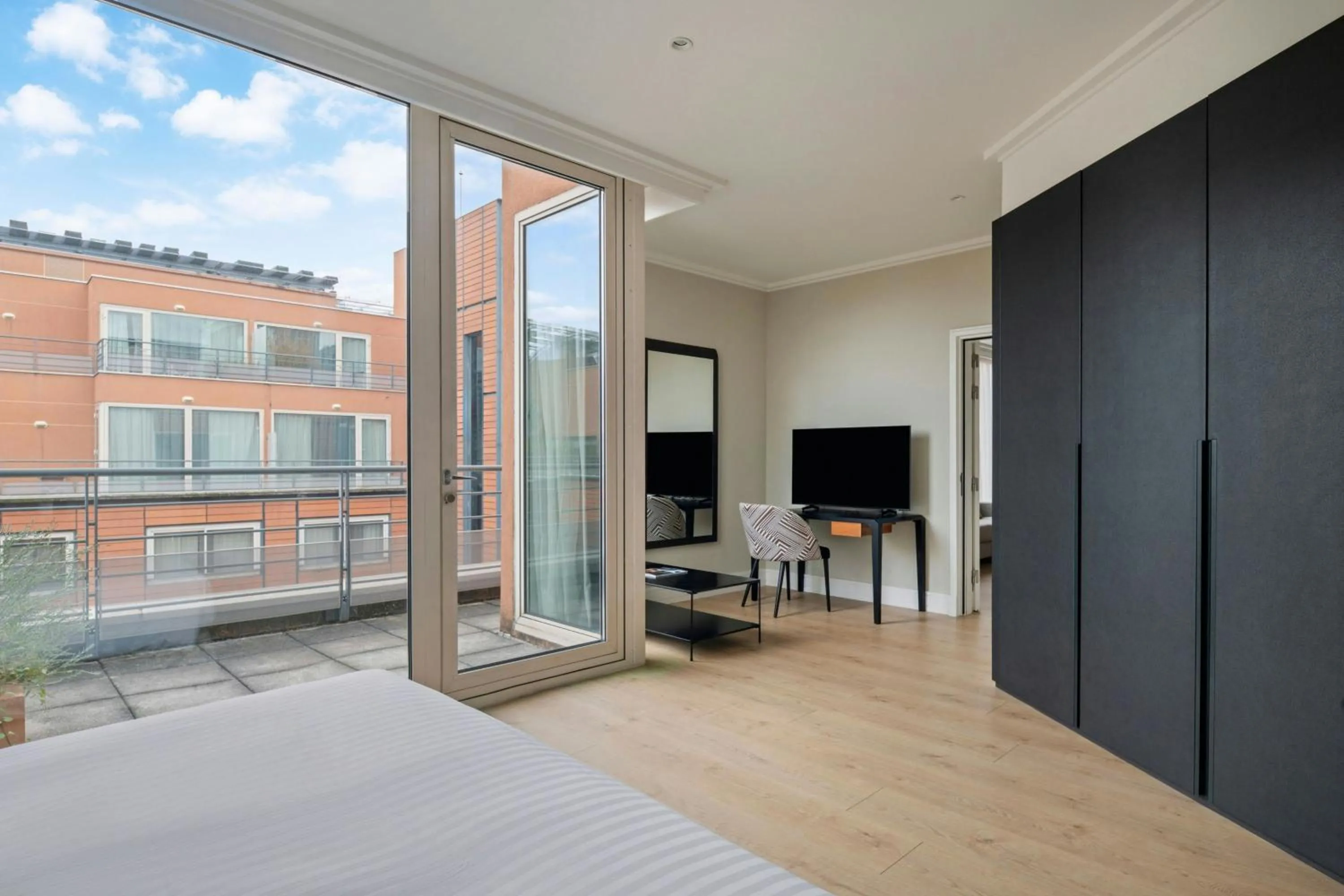 Photo of the whole room, Bed in Lyon Marriott Hotel Cité Internationale
