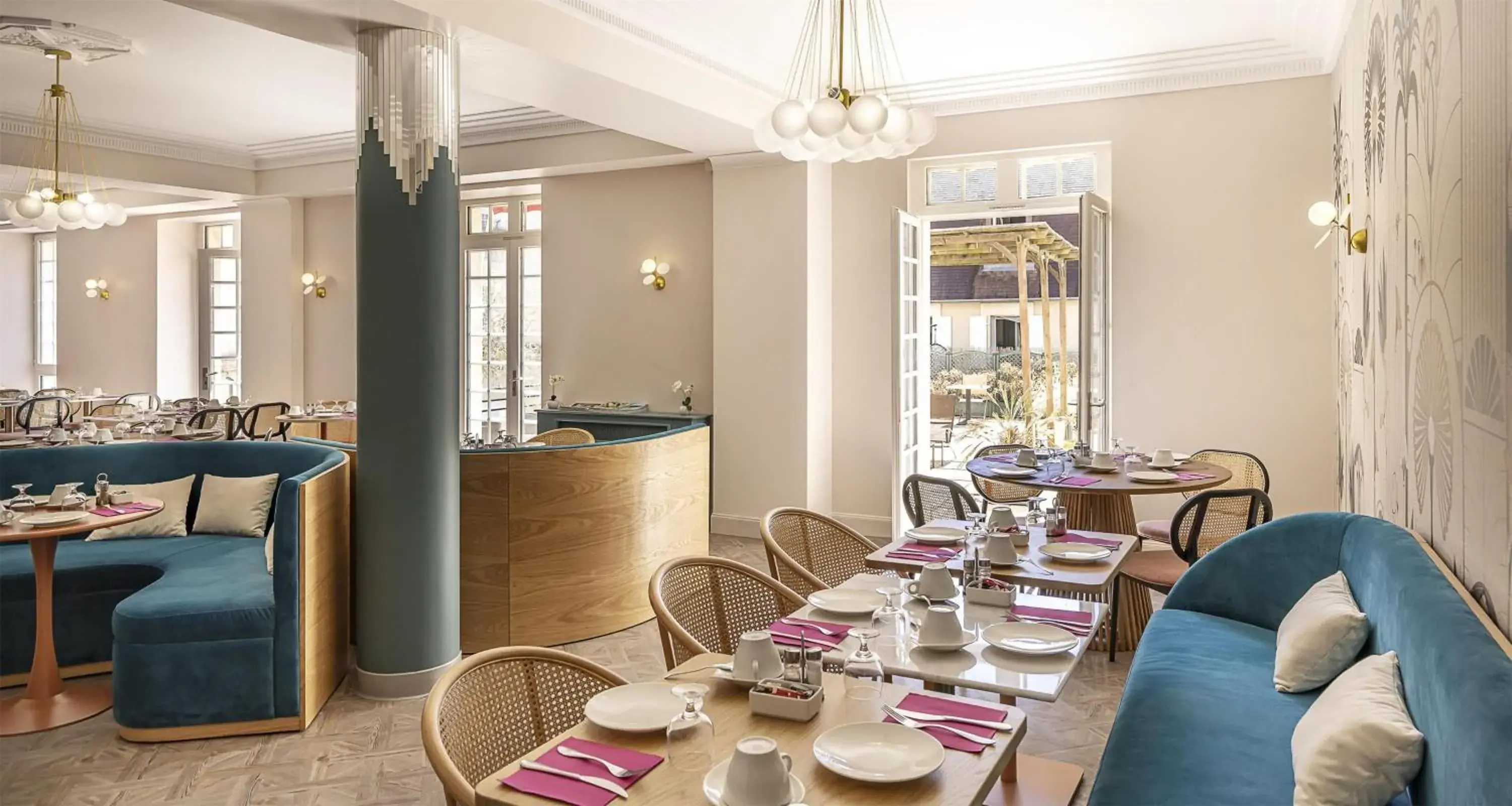 Breakfast in Best Western Poitiers Centre Le Grand Hôtel Breakfast in Best Western Poitiers Centre Le Grand Hôtel