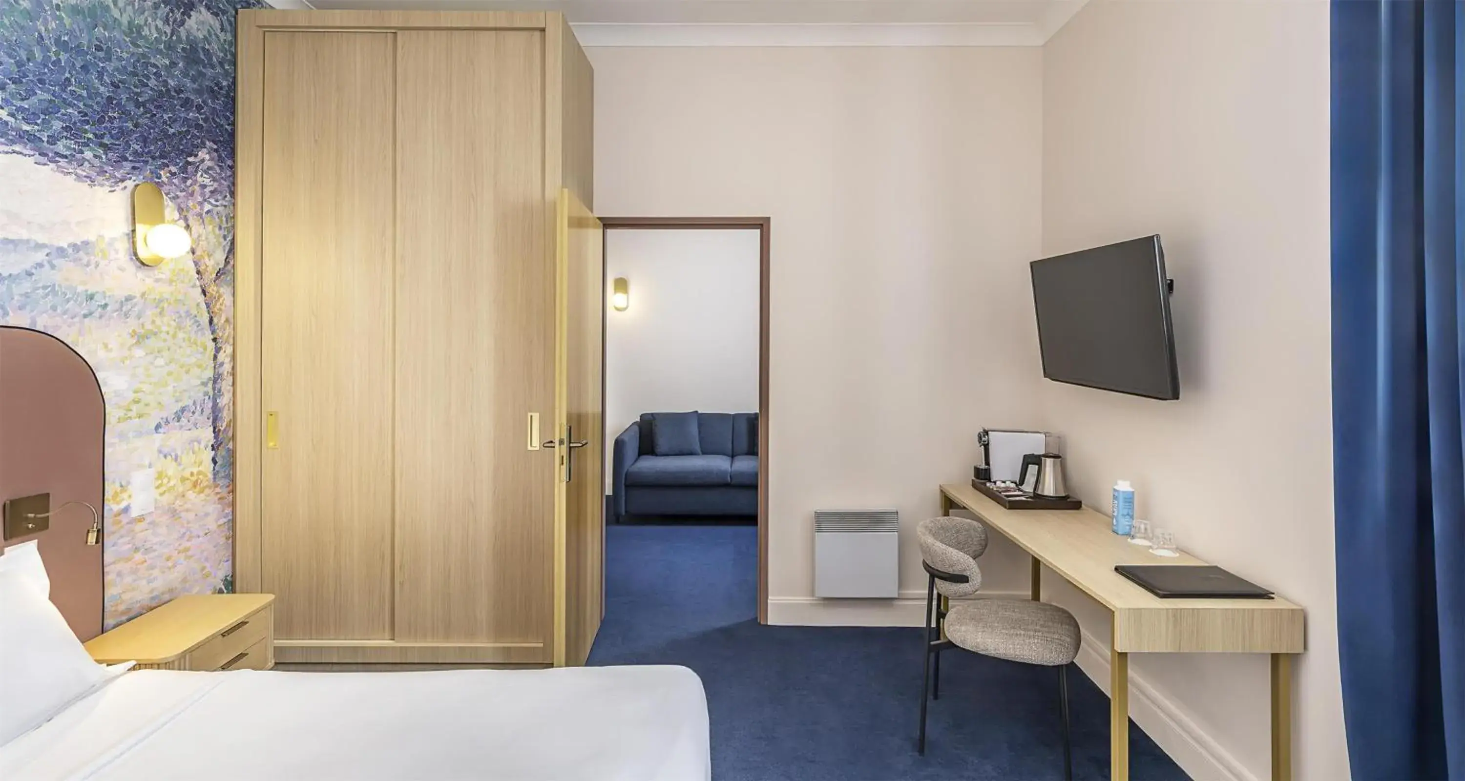 King Suite with Sofa Bed - Non-Smoking in Best Western Poitiers Centre Le Grand Hôtel King Suite with Sofa Bed - Non-Smoking in Best Western Poitiers Centre Le Grand Hôtel