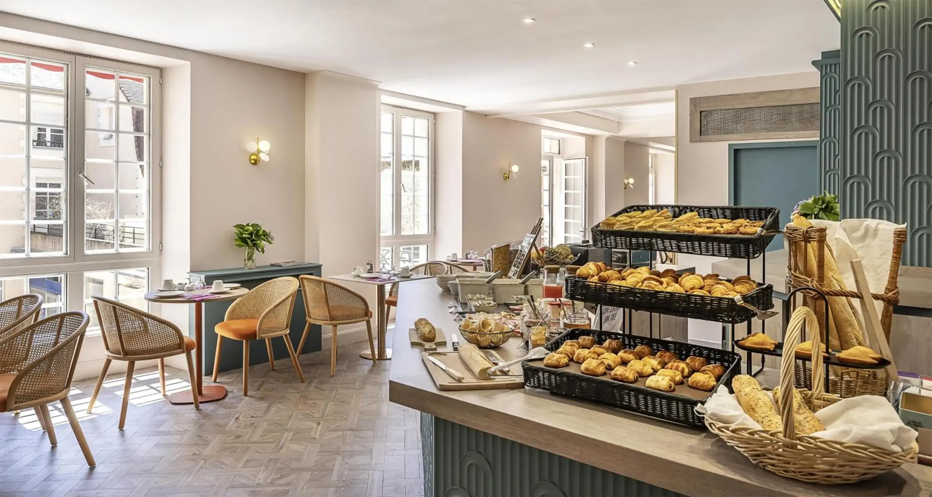 Breakfast in Best Western Poitiers Centre Le Grand Hôtel Breakfast in Best Western Poitiers Centre Le Grand Hôtel