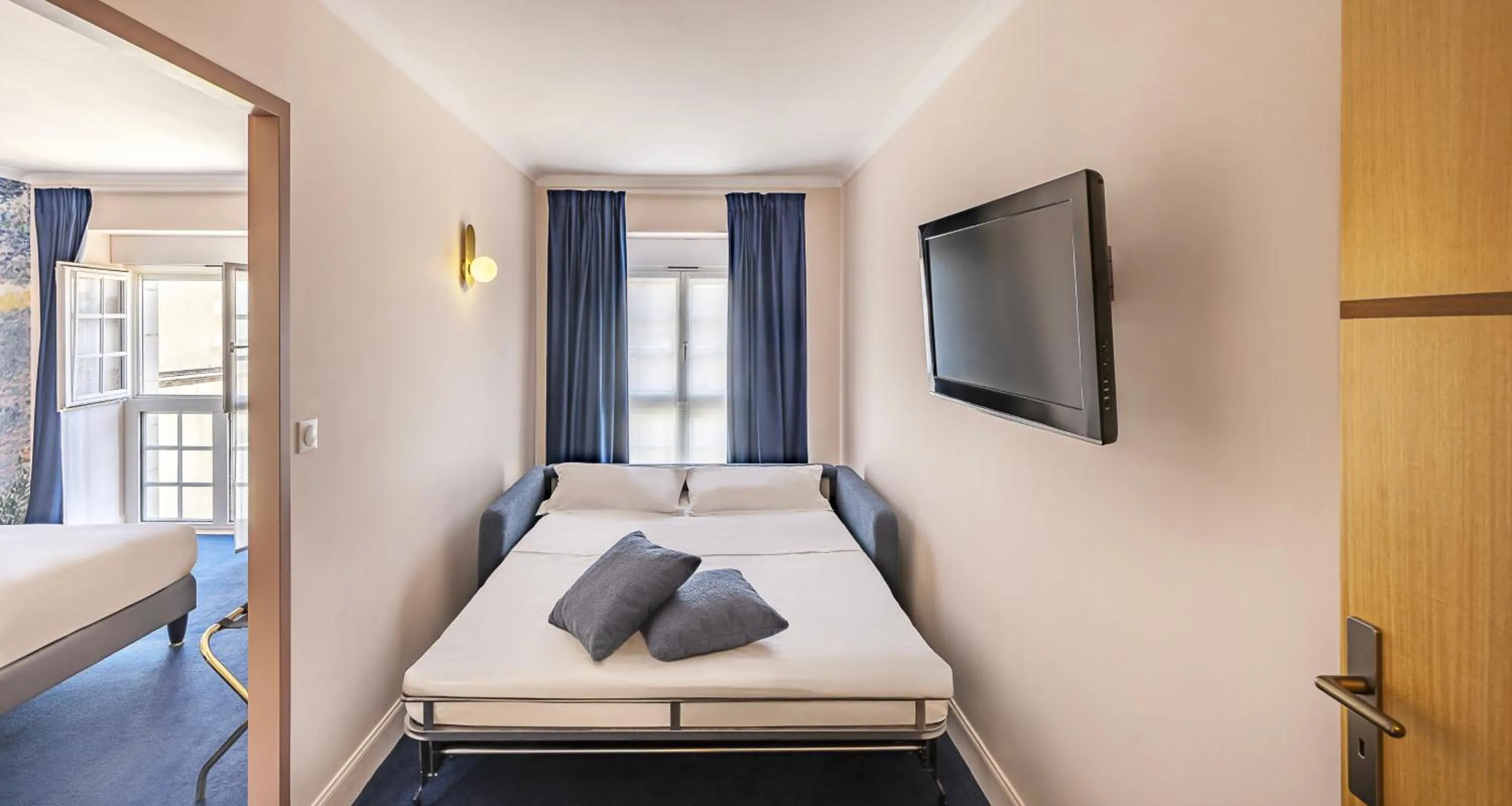 Bedroom, Bed in Best Western Poitiers Centre Le Grand Hôtel