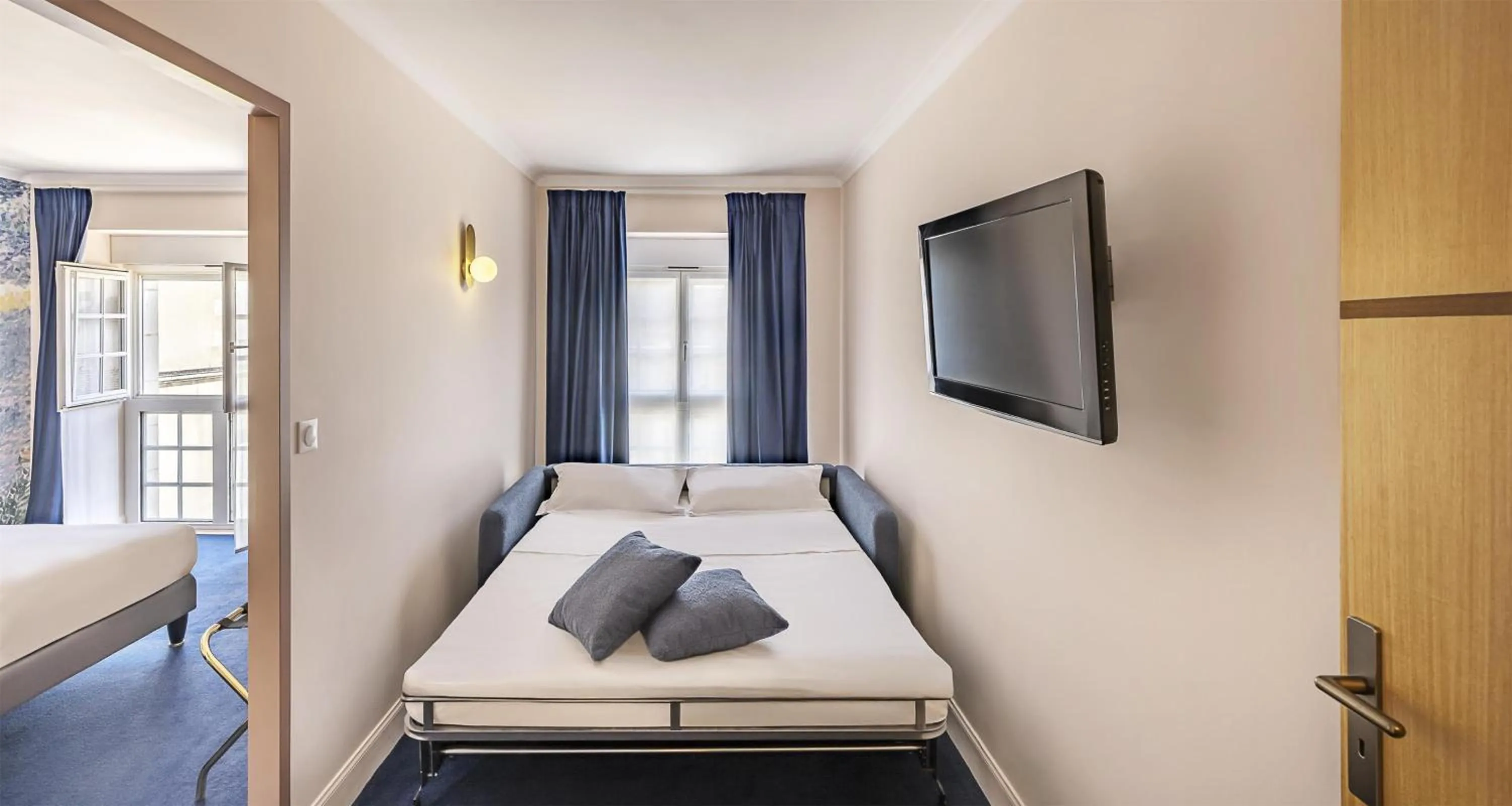 Bedroom, Bed in Best Western Poitiers Centre Le Grand Hôtel