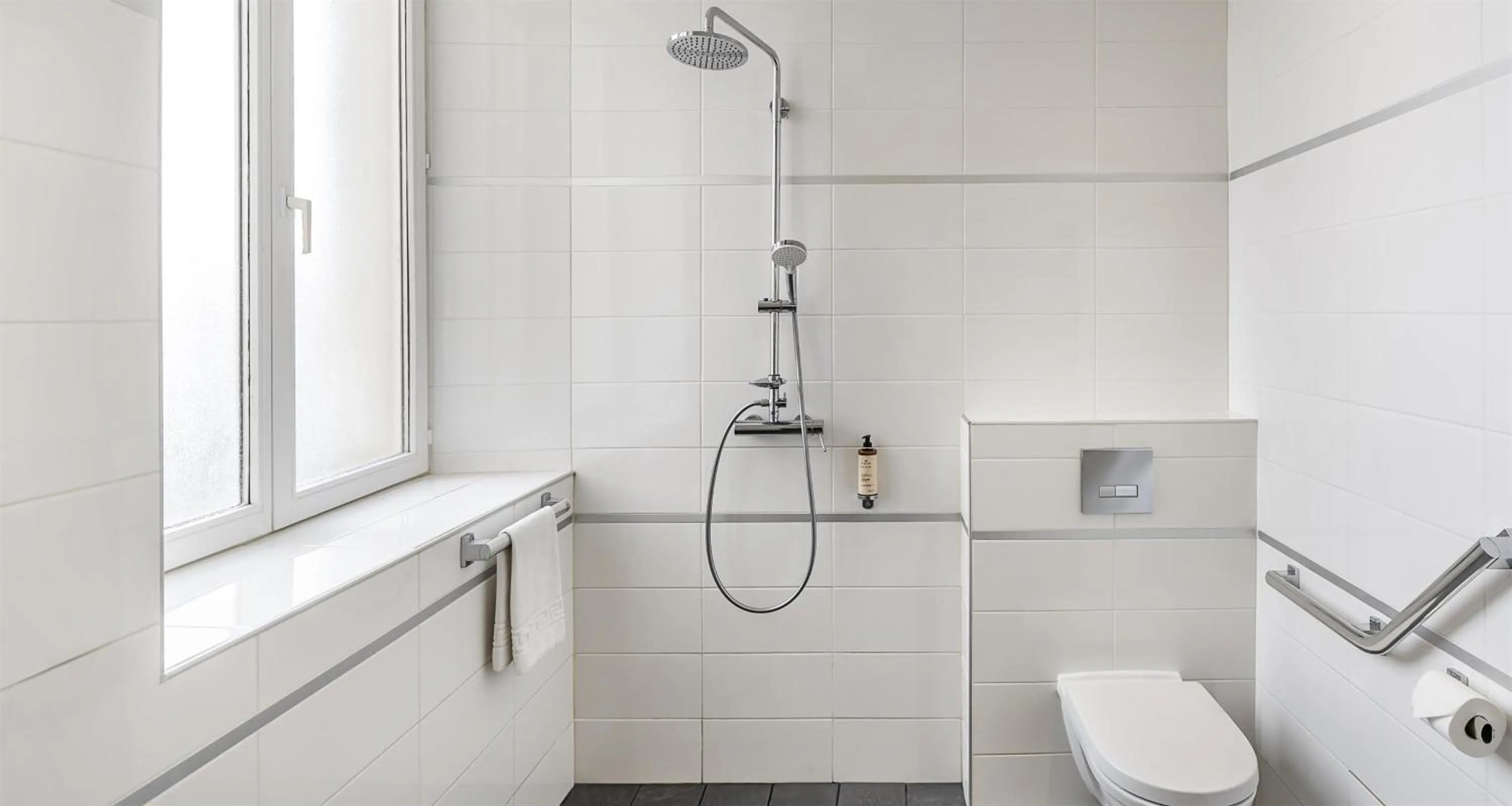 Bathroom in Best Western Poitiers Centre Le Grand Hôtel