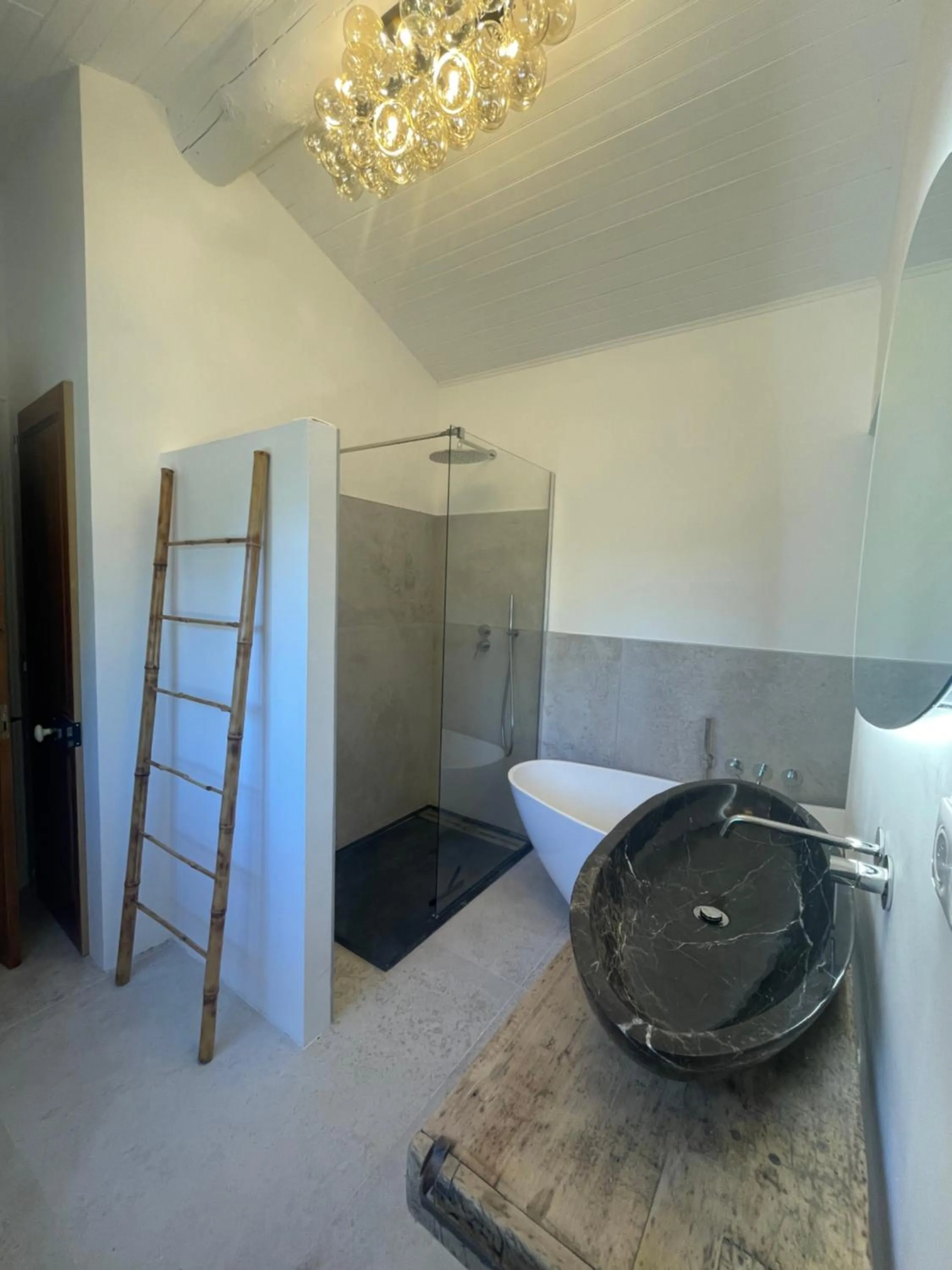 Bathroom, Bed in Mas des Alpilles