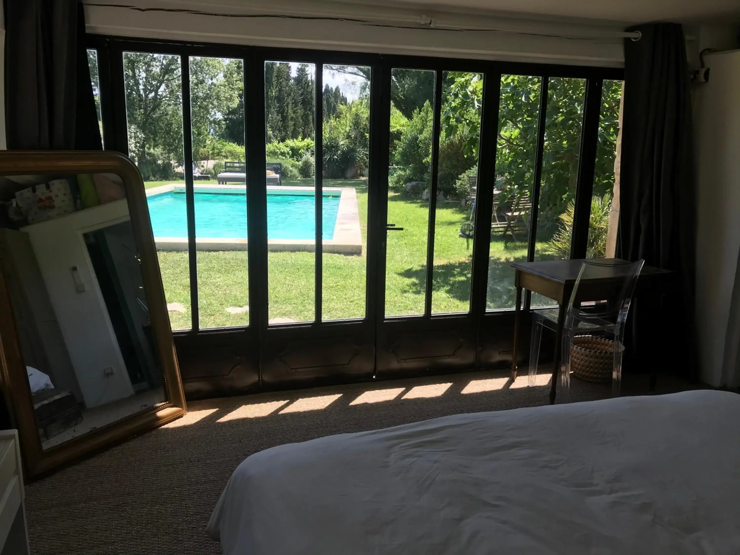 Double Room with Pool View in Mas des Alpilles Double Room with Pool View in Mas des Alpilles