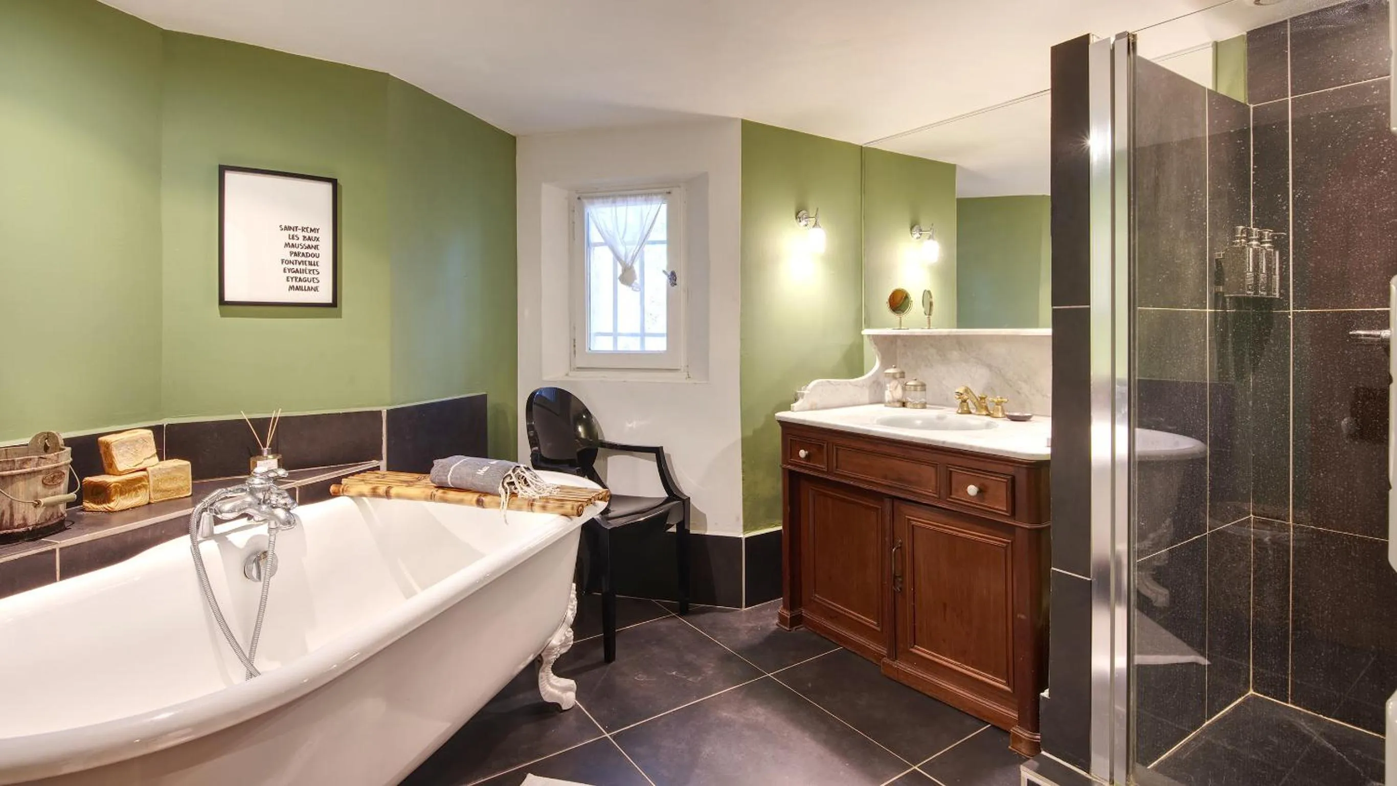 Bathroom in Mas des Alpilles