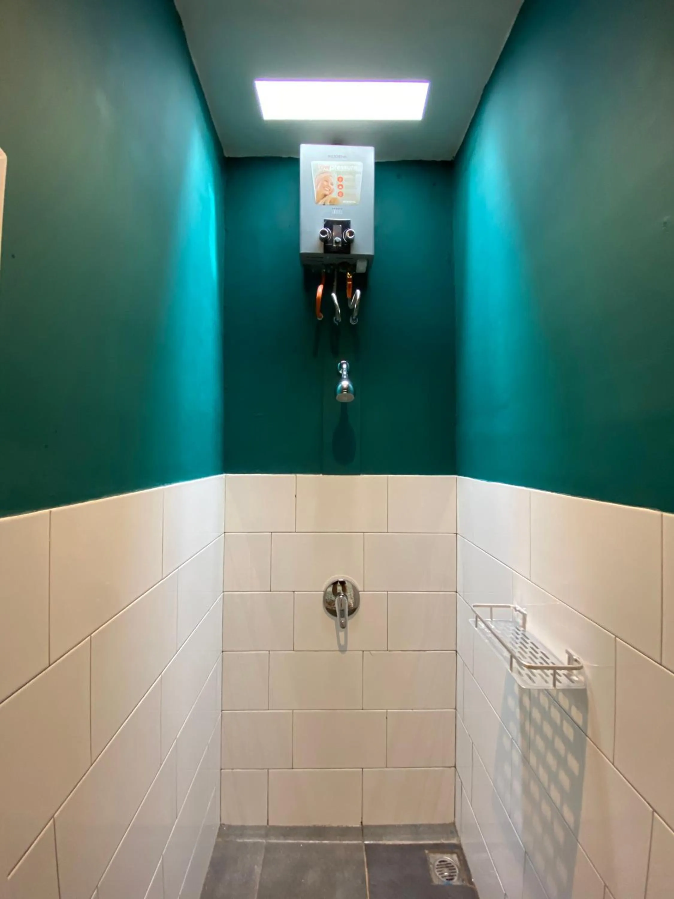 Bathroom in Wonderloft Hostel Jogja