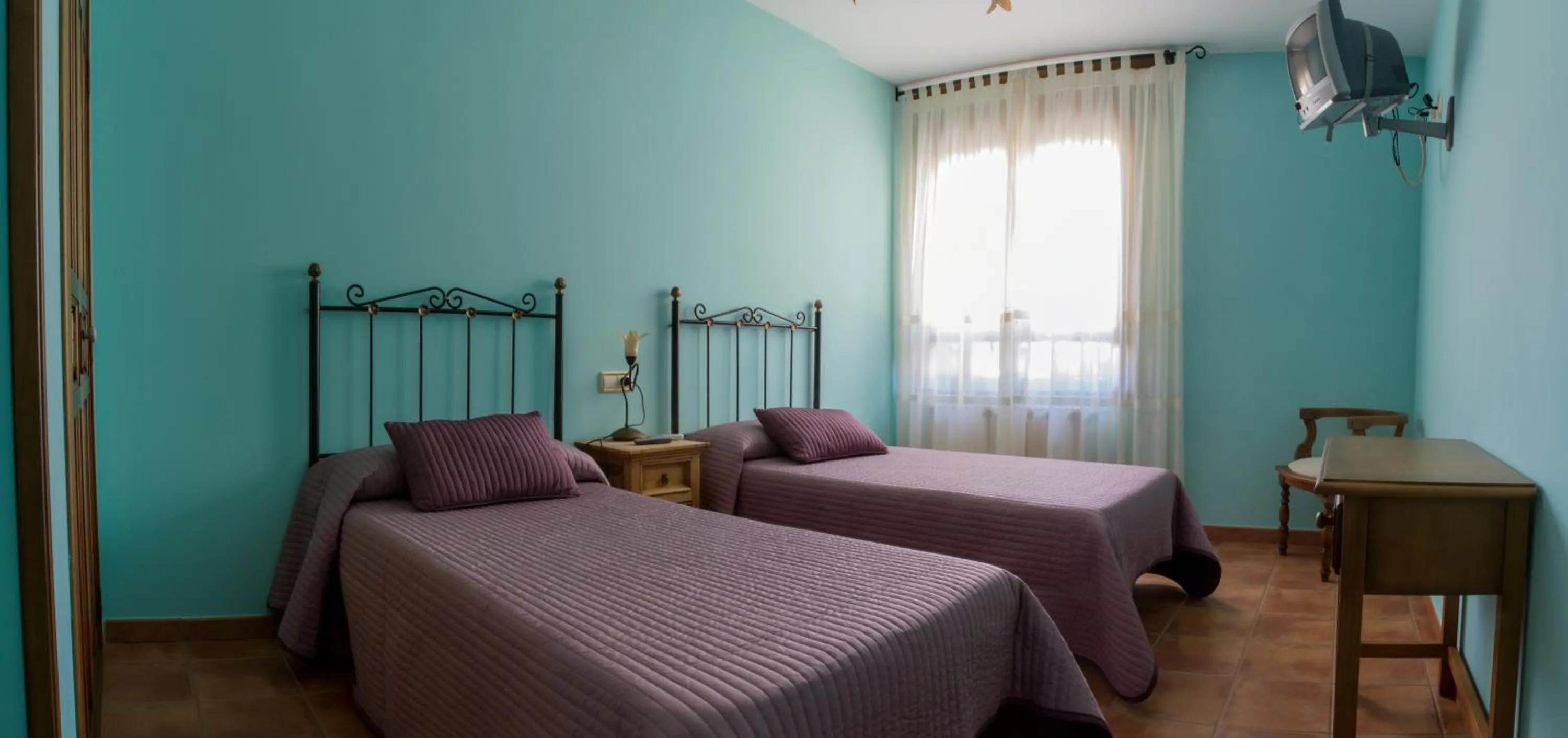 Photo of the whole room, Bed in Tirontillana