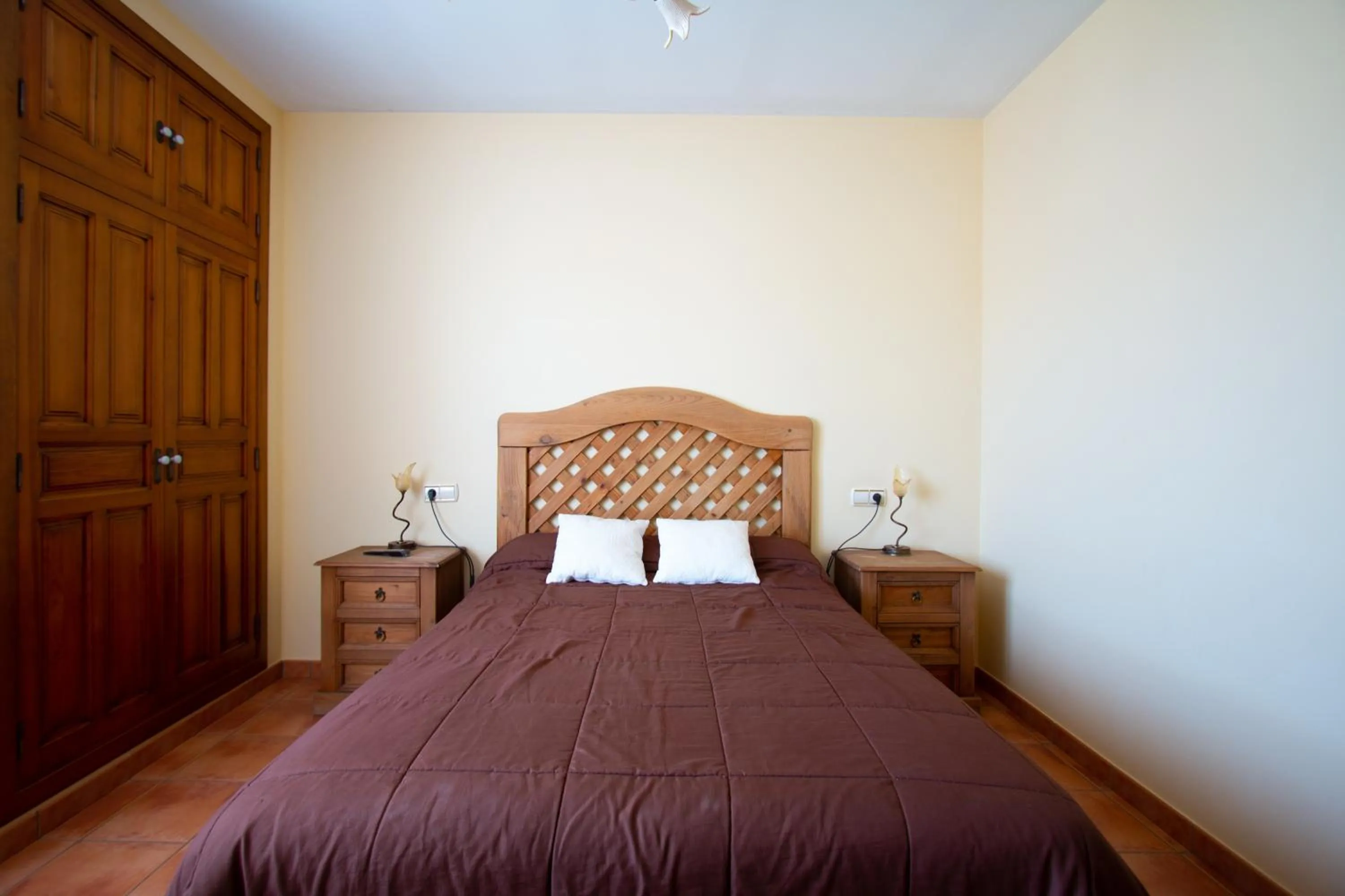 Photo of the whole room, Bed in Tirontillana