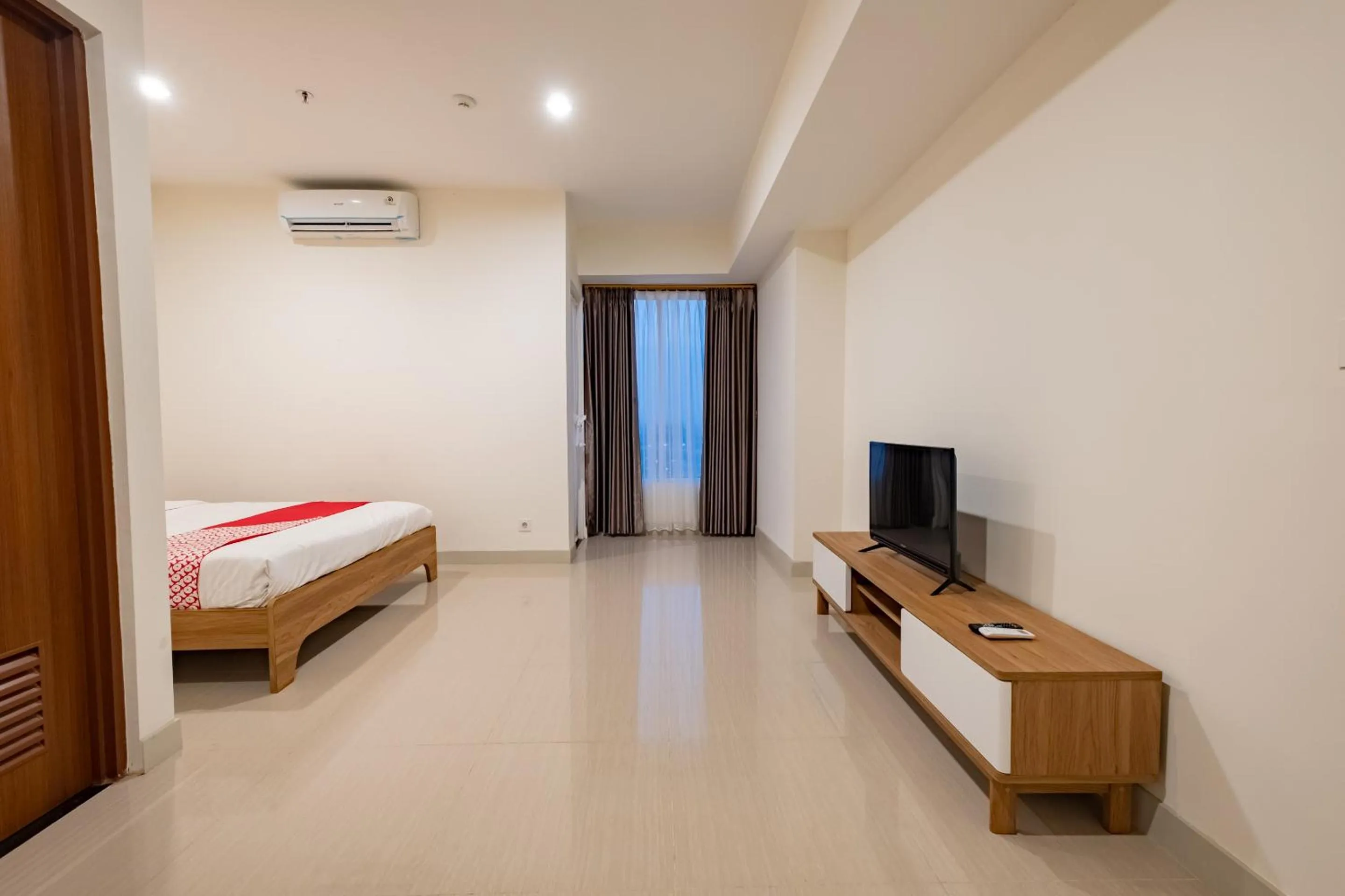 Bedroom in OYO 2245 Apartment Grand Kamala Lagoon