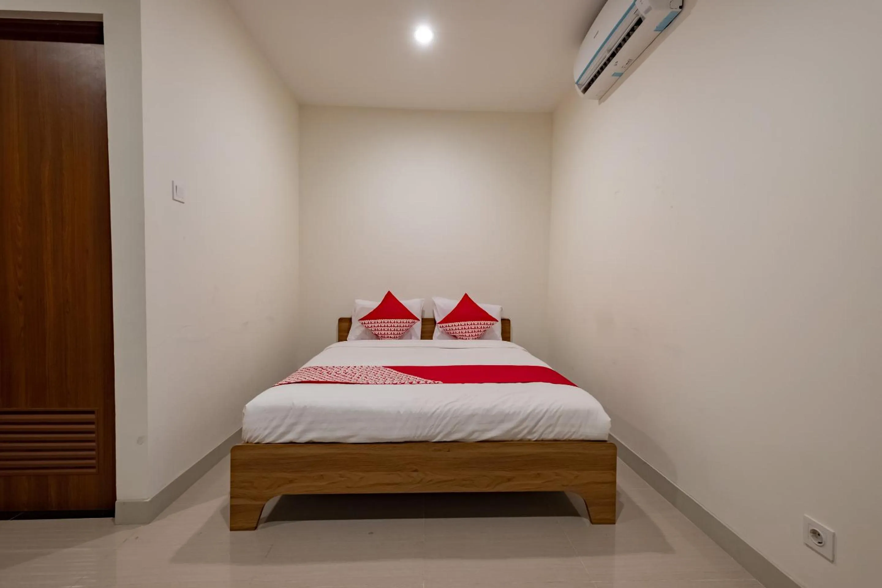 Bedroom in OYO 2245 Apartment Grand Kamala Lagoon