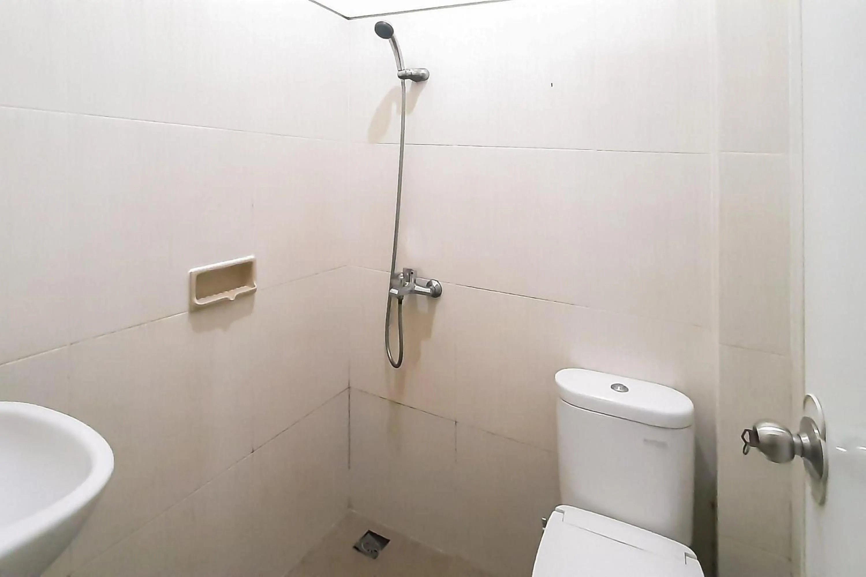 RedDoorz Syariah Near Transmart Mall Palembang