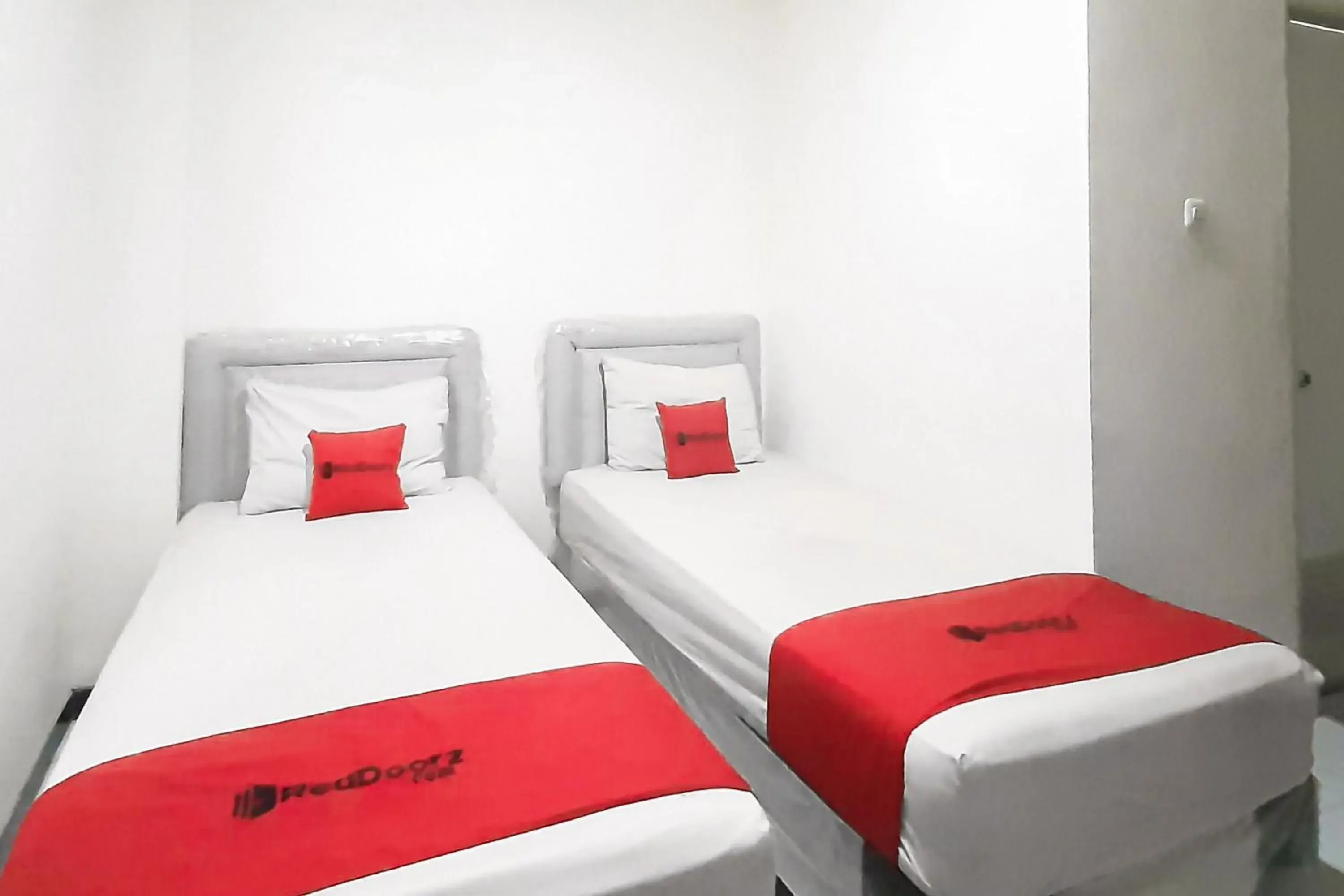 RedDoorz Syariah Near Transmart Mall Palembang RedDoorz Syariah Near Transmart Mall Palembang