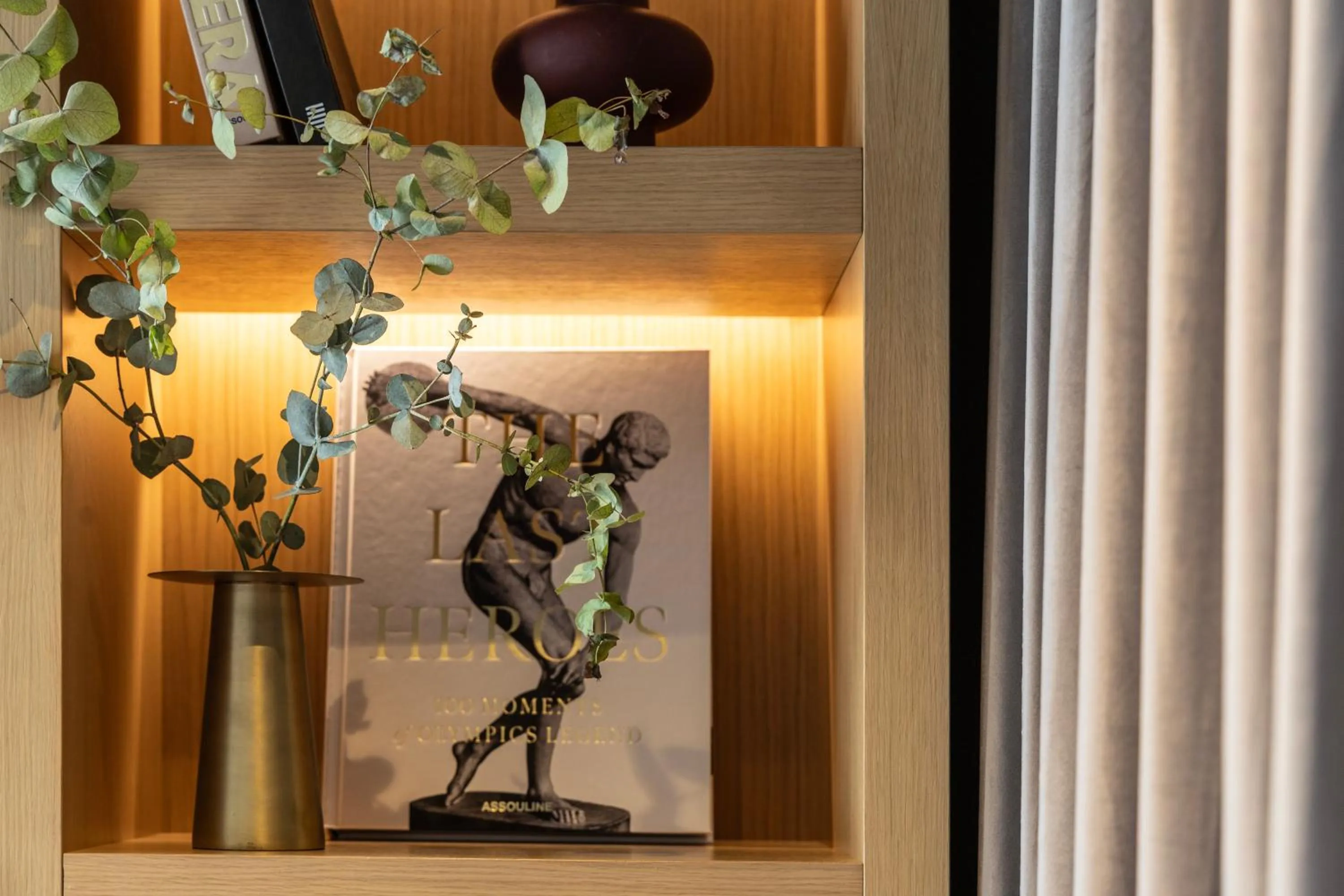 Decorative detail in Heritage Hill Hotel