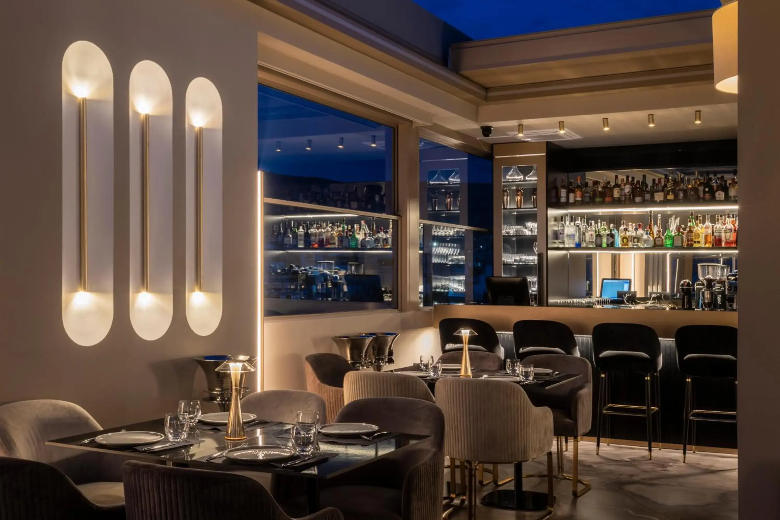 Restaurant/places to eat in Heritage Hill Hotel Restaurant/places to eat in Heritage Hill Hotel