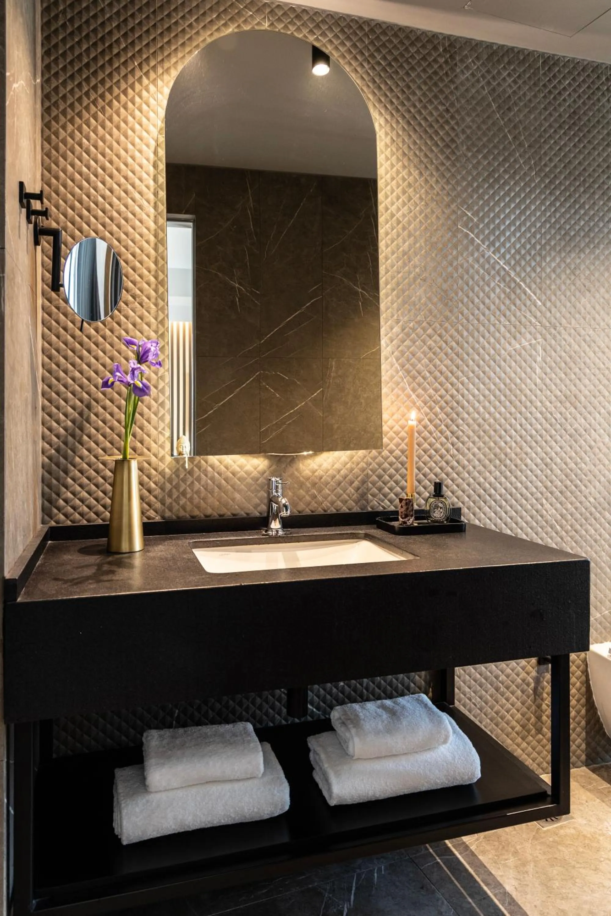 Bathroom in Heritage Hill Hotel