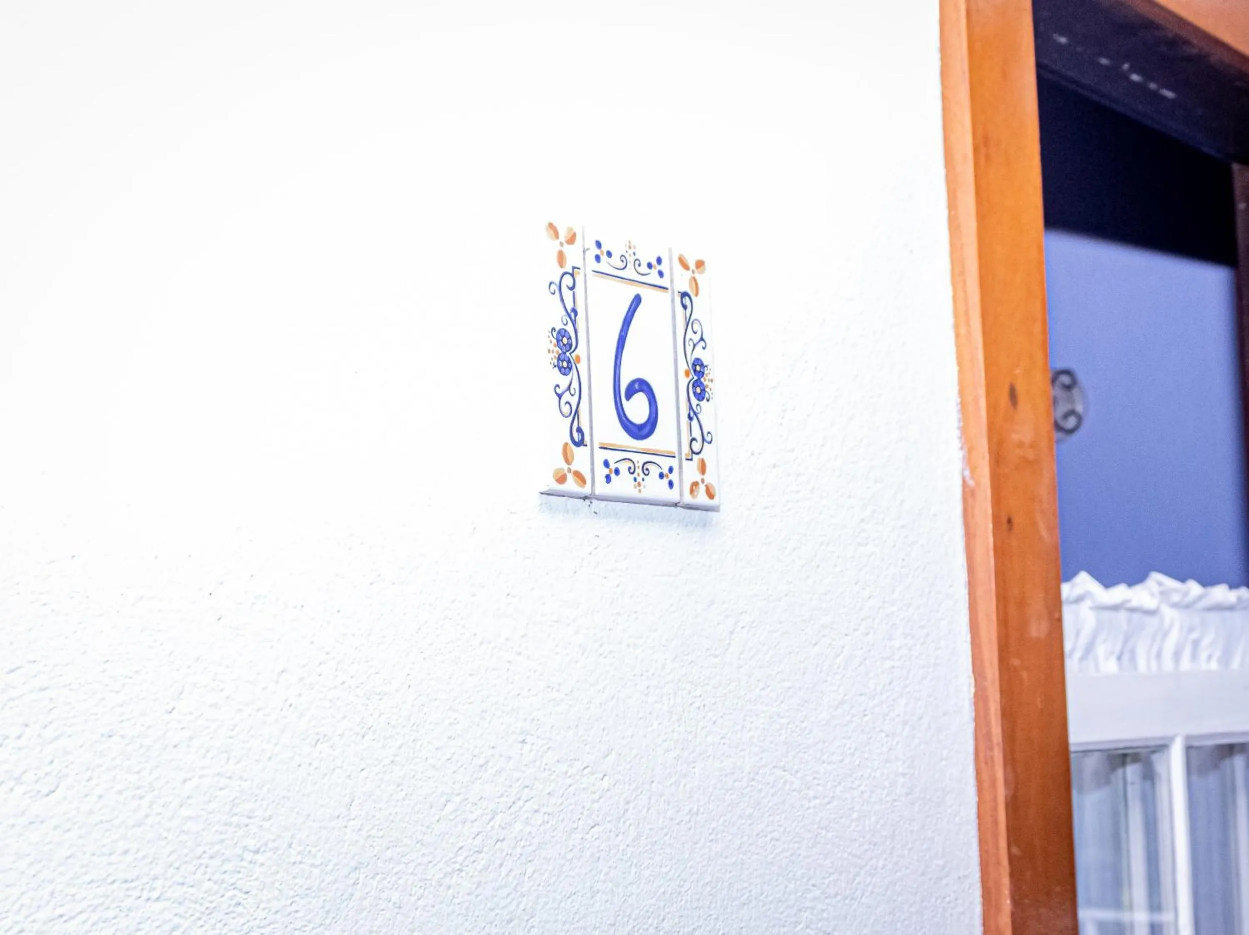 Text overlay in Casa de Violeta Pousada