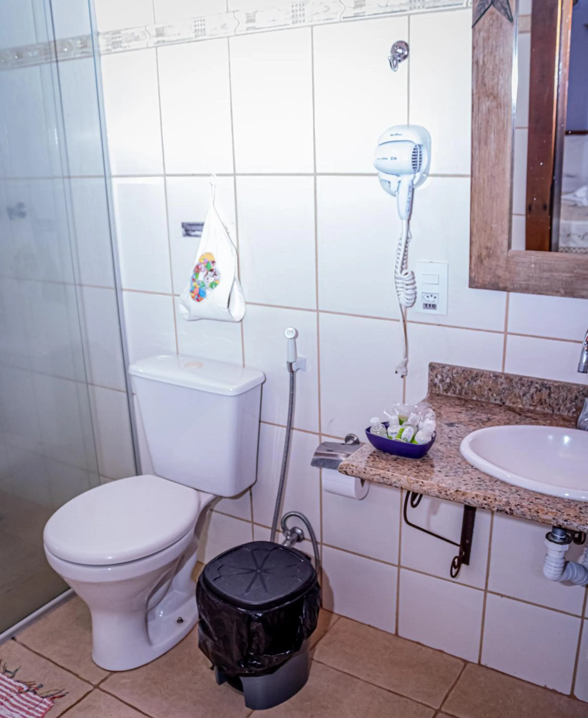 Toilet in Casa de Violeta Pousada