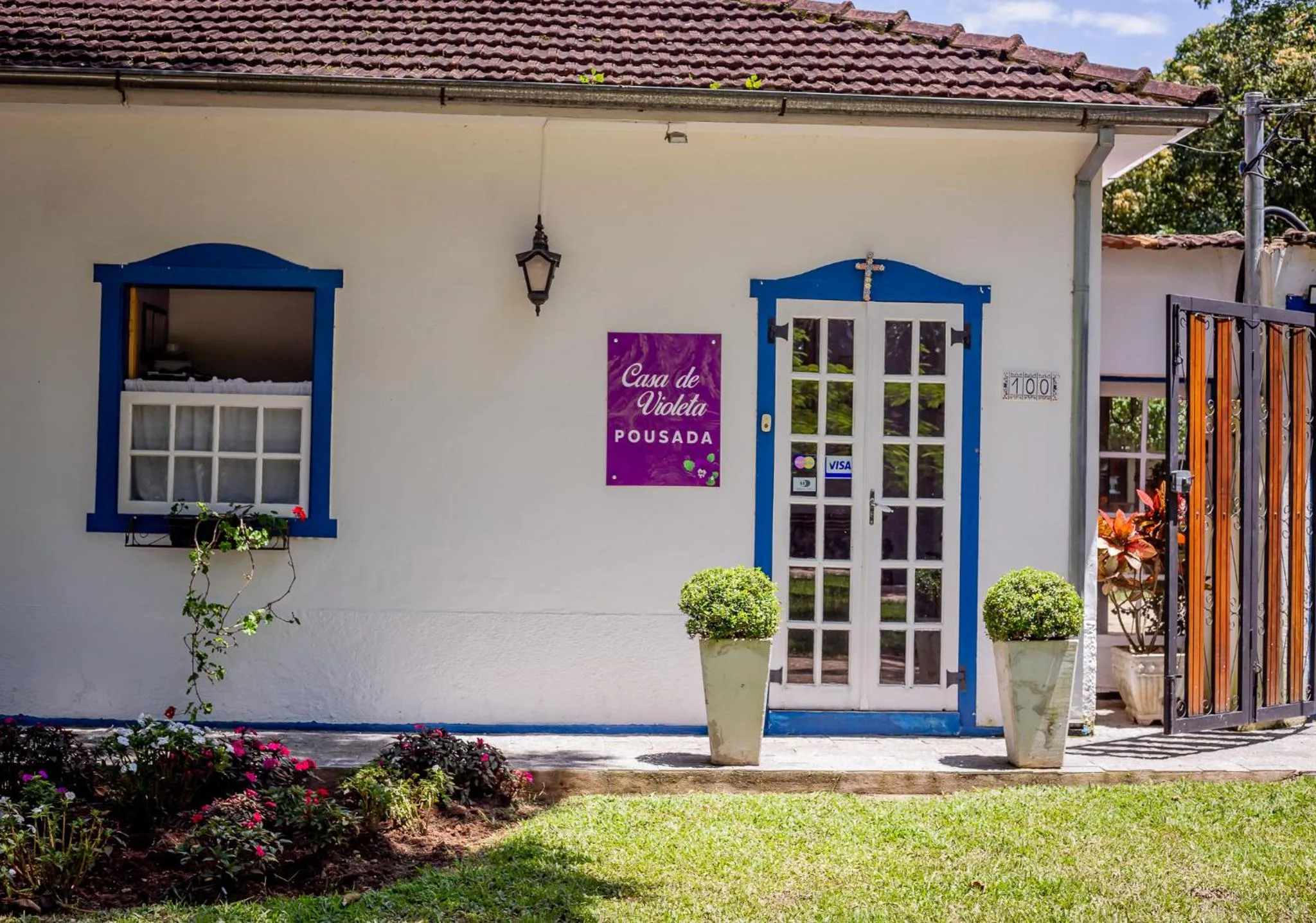 Property building in Casa de Violeta Pousada