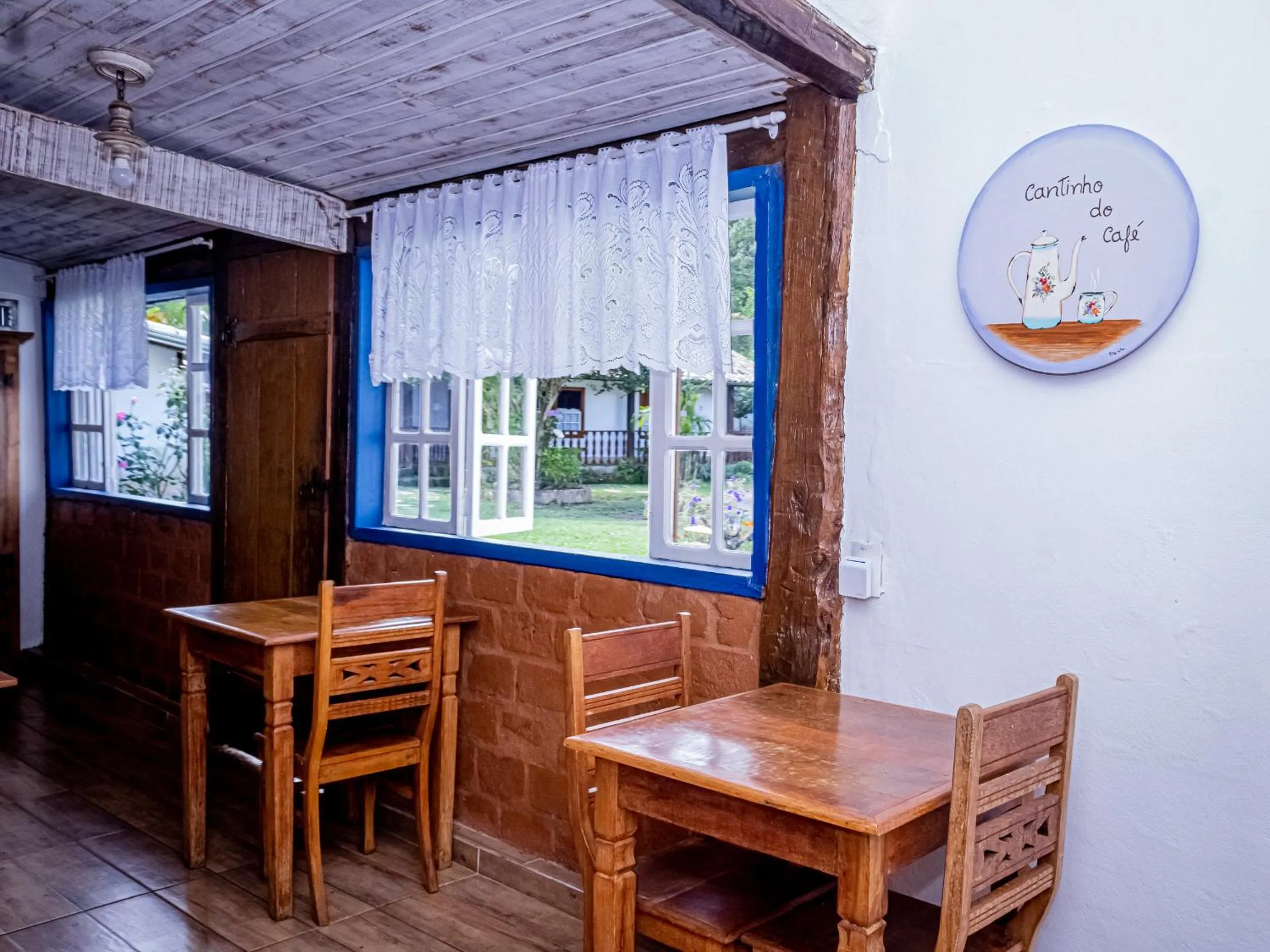 Dining area in Casa de Violeta Pousada