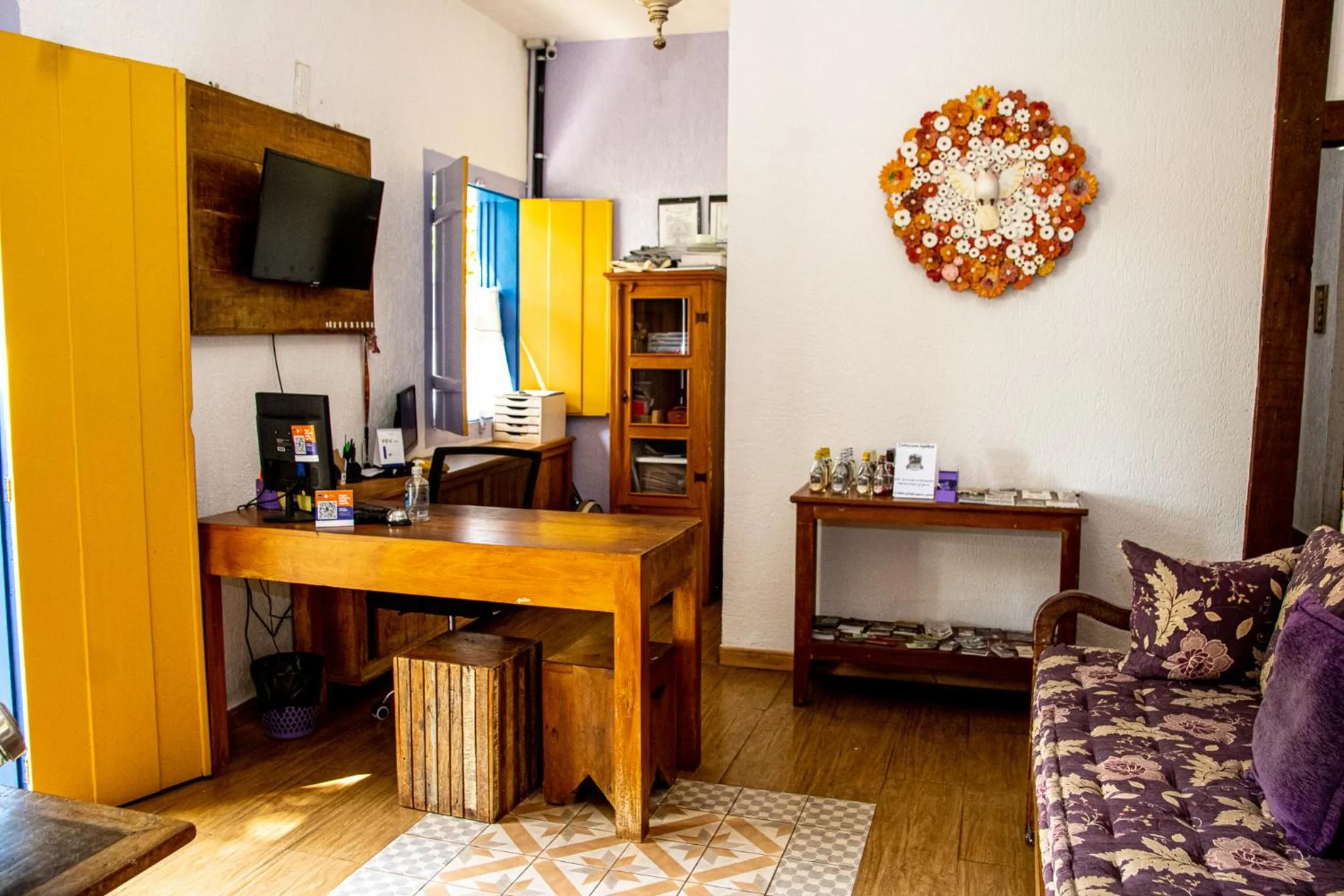 TV and multimedia in Casa de Violeta Pousada