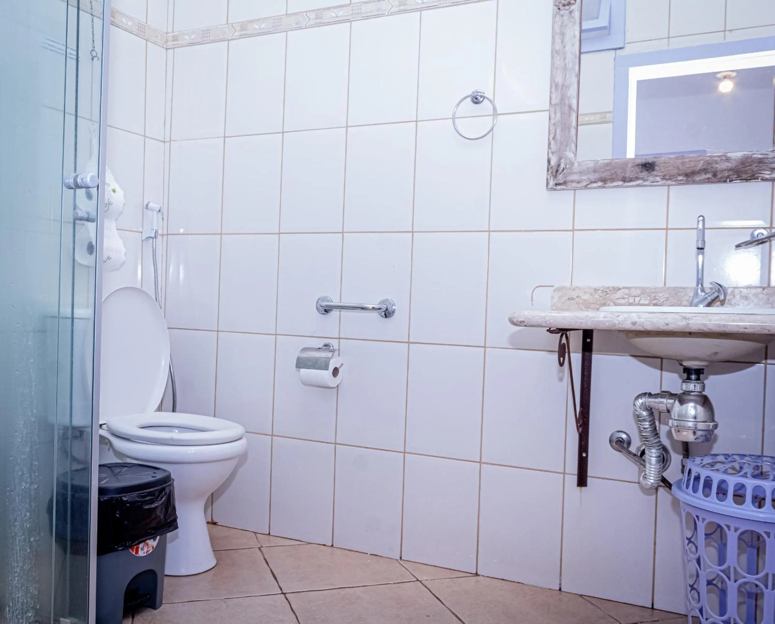 Toilet in Casa de Violeta Pousada