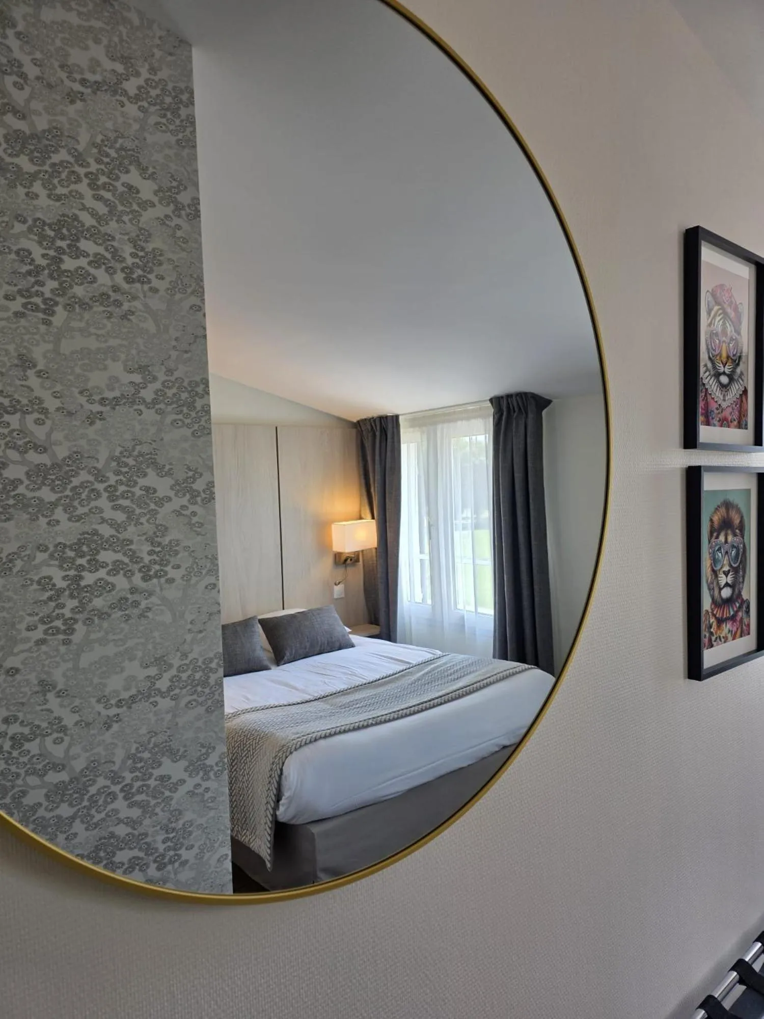 Bedroom, Bed in Logis Hôtel Restaurant Le Quai Fleuri