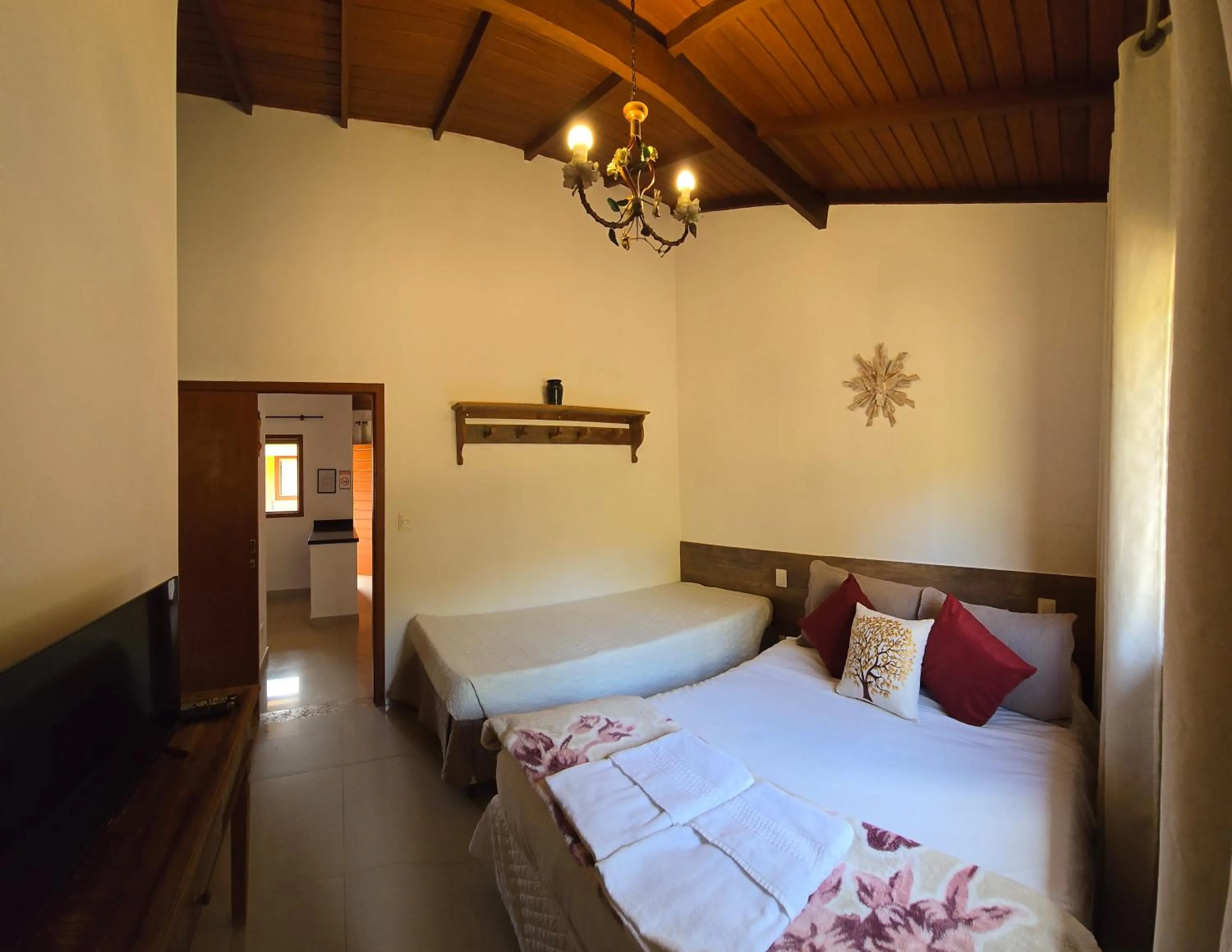 Photo of the whole room, Bed in Pousada Boutique Chico Anjo